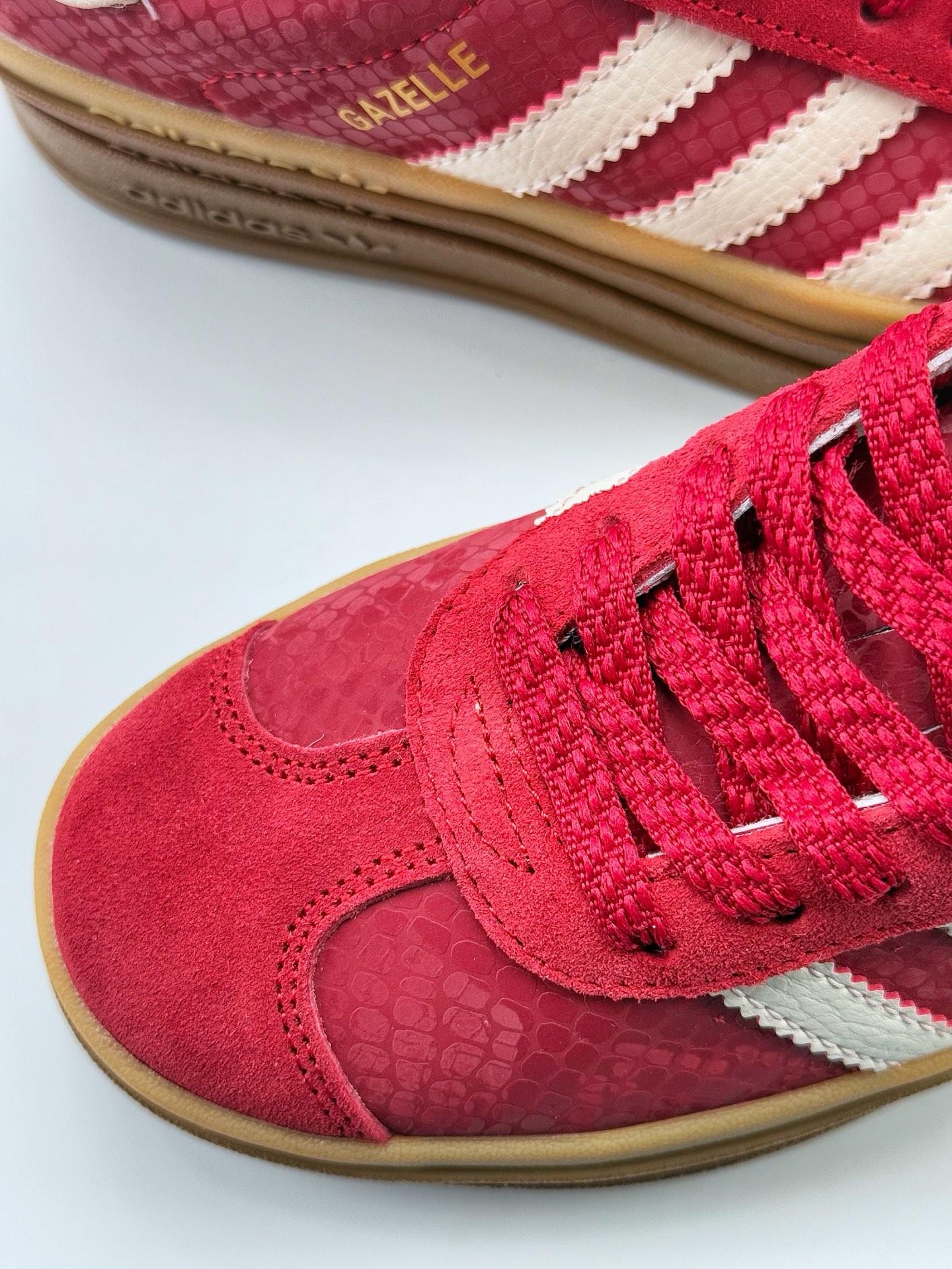 AD Originals Gazelle Bold CNY 蛇年限定 ”year of snake” 红白 三层底低帮耐磨厚底增高板鞋  JQ5977