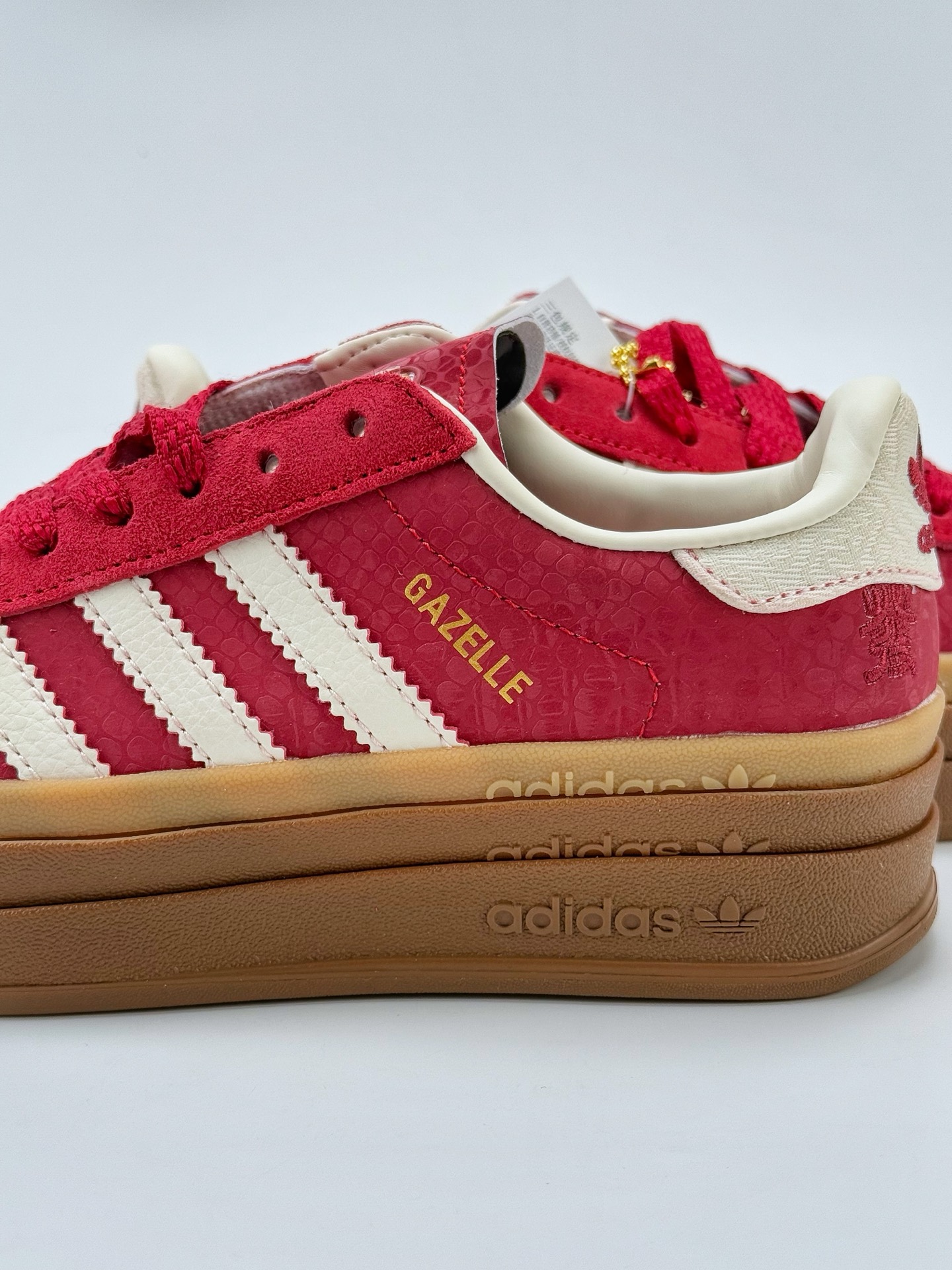AD Originals Gazelle Bold CNY 蛇年限定 ”year of snake” 红白 三层底低帮耐磨厚底增高板鞋  JQ5977