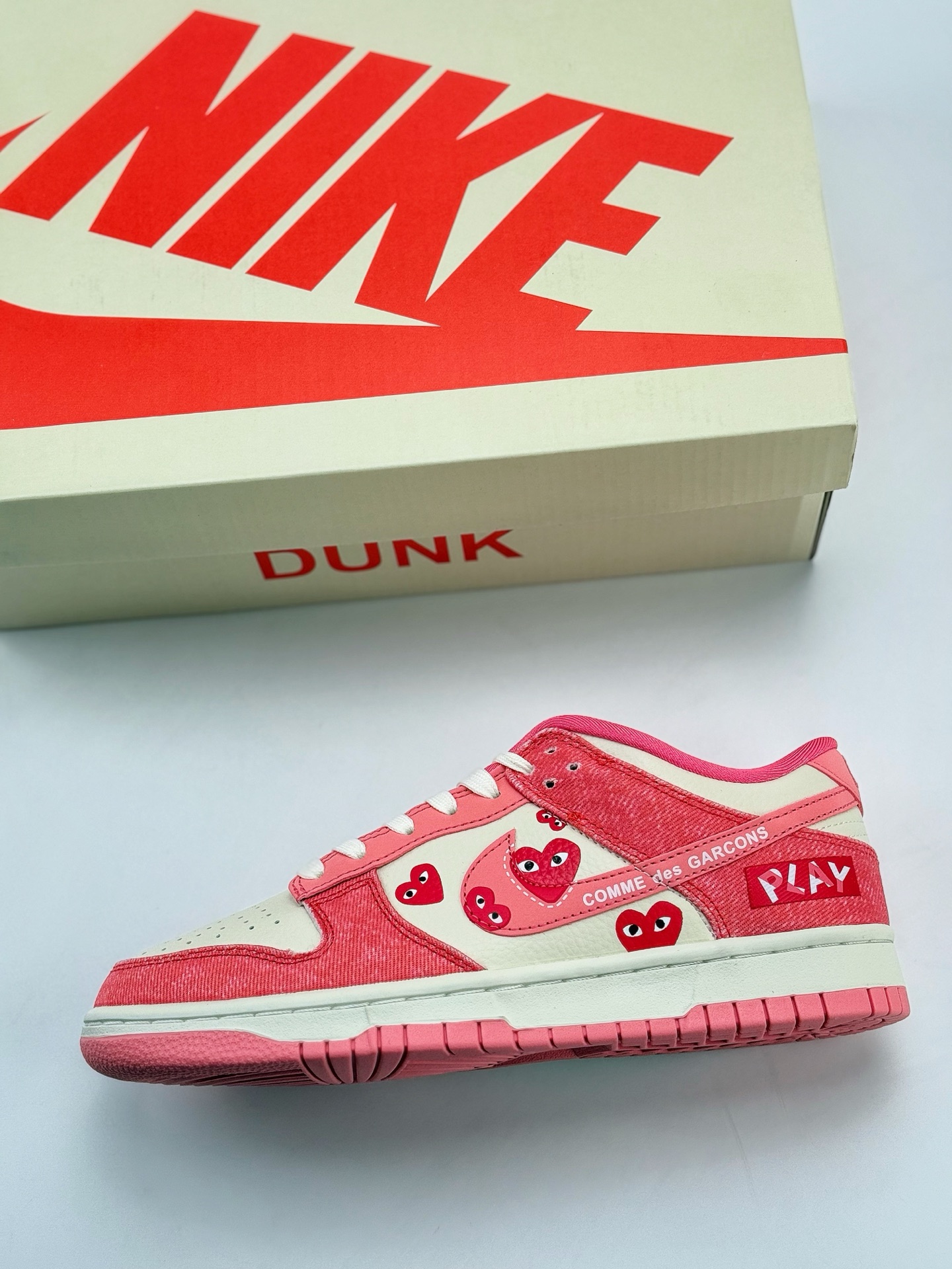 Nike SB Dunk Low x Comme des Garcons 川久粉白  KK1333-023