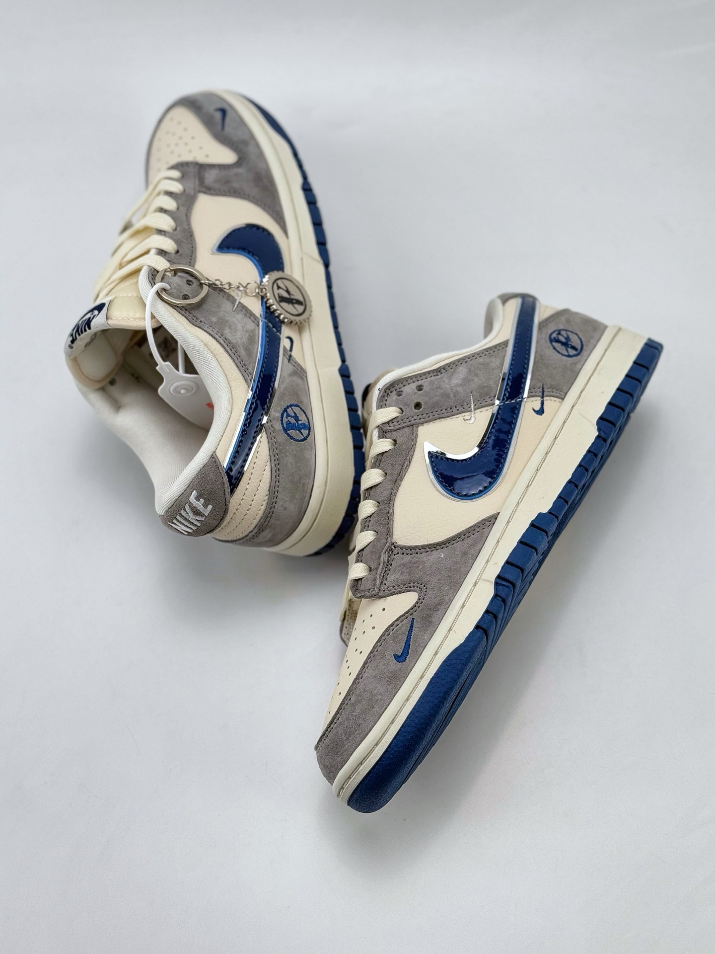 Nike SB Dunk Low x Vlone 白灰蓝小钩  KK1688-089