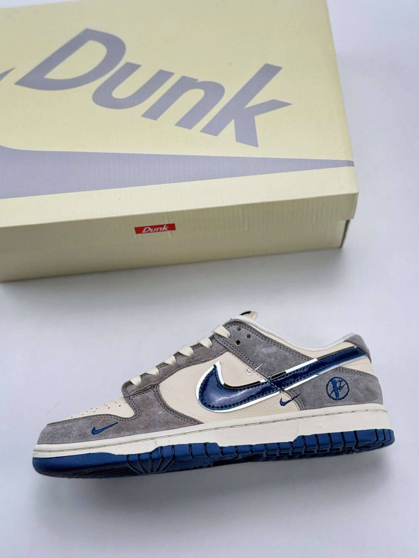 Nike SB Dunk Low x Vlone 白灰蓝小钩  KK1688-089