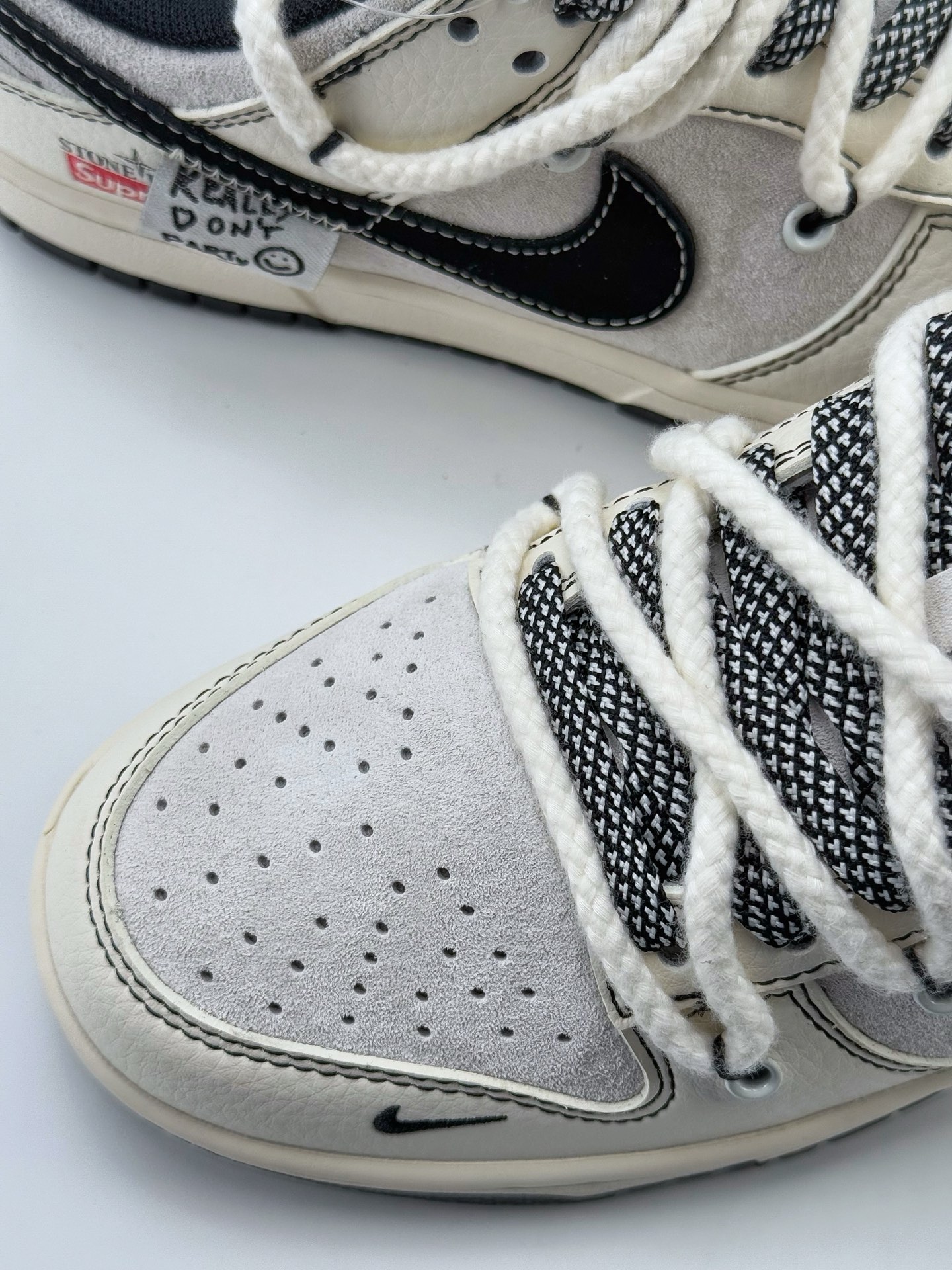 Nike SB Dunk Low x Supreme x Stone Island 白黑小钩绑带满天星  YX5066-205
