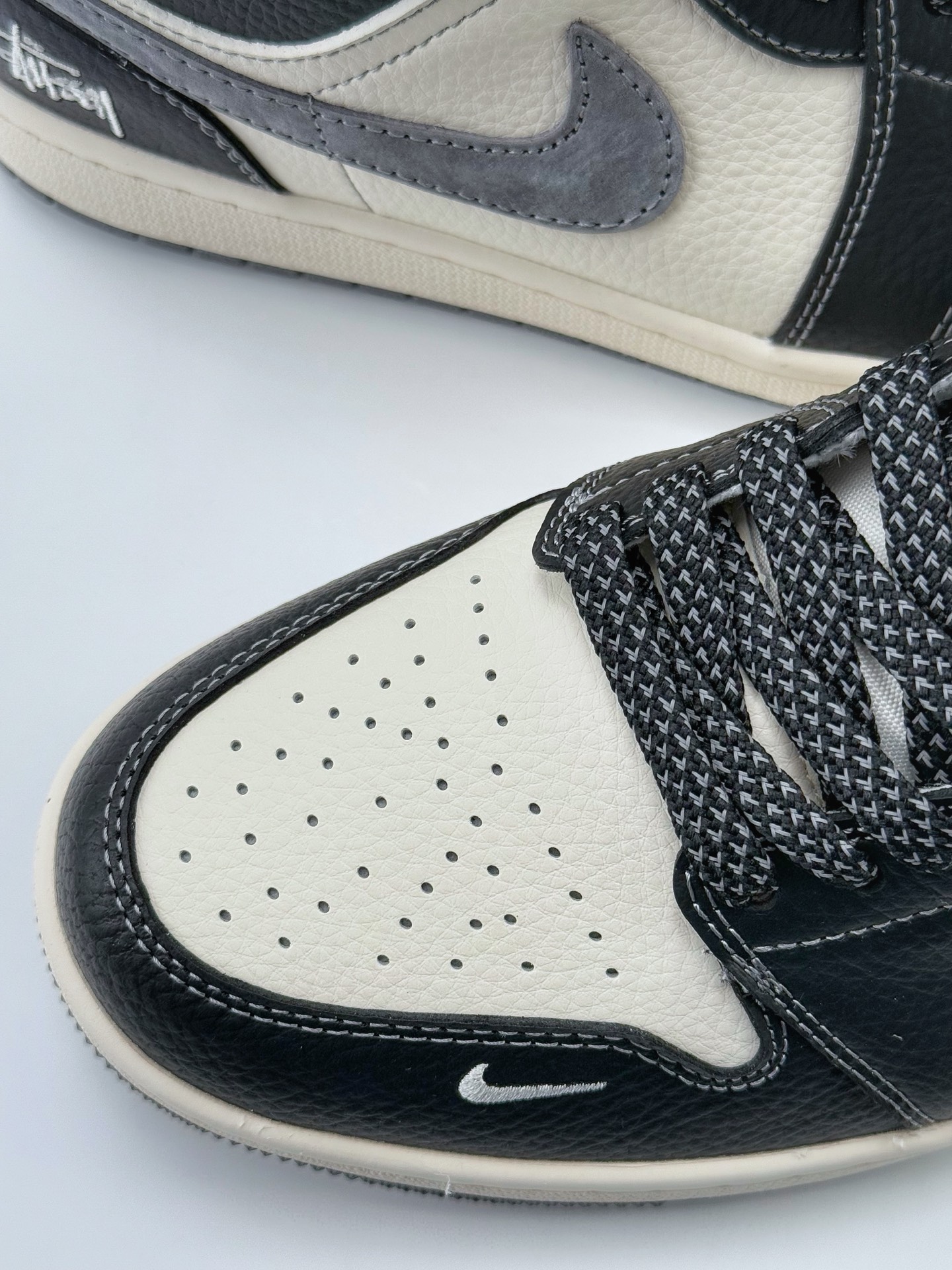 Air Jordan 1 Retro Low x Stussy 白黑灰小钩满天星 XX3318-511