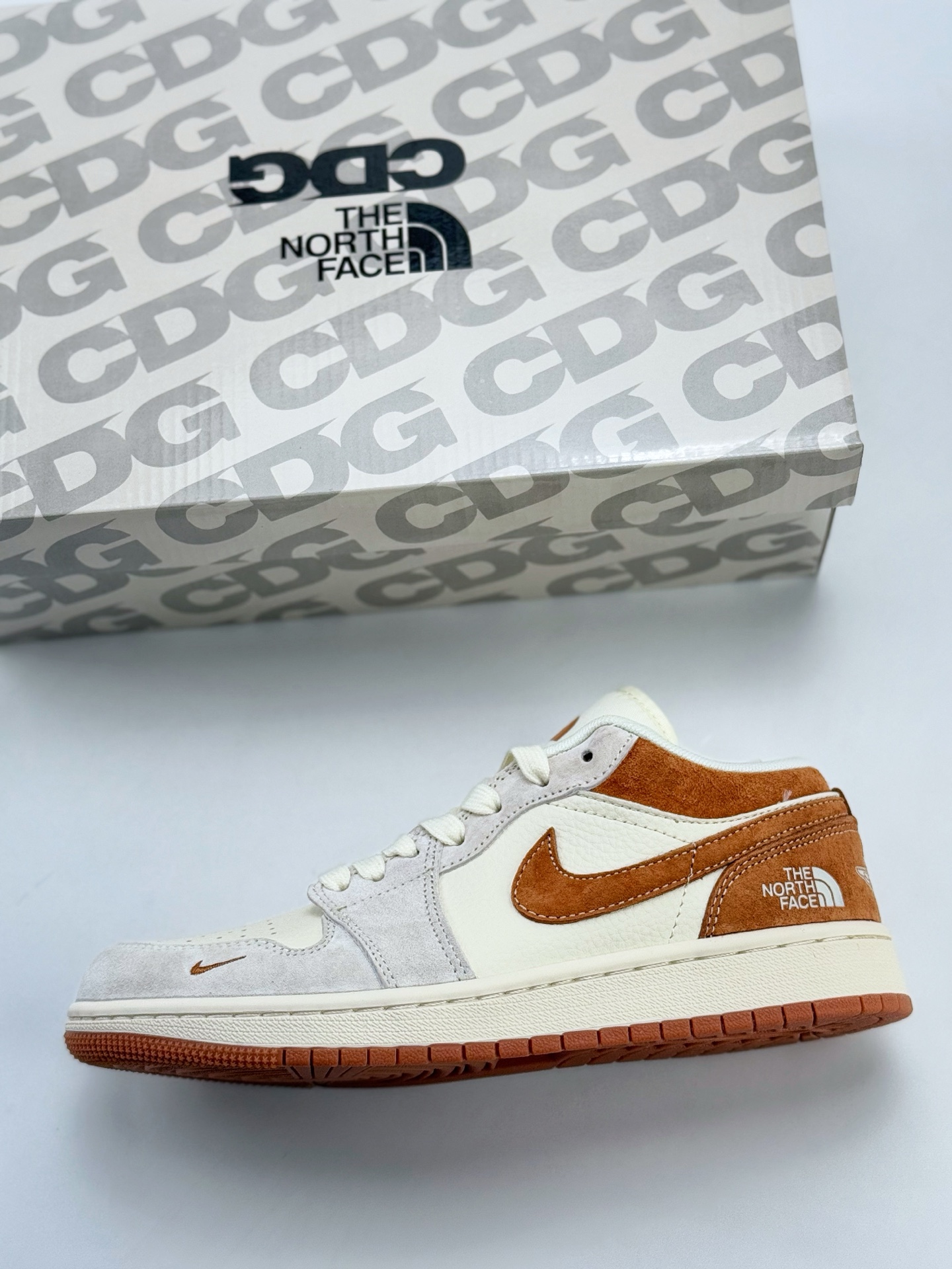Air Jordan 1 Retro Low x The North Face 白棕小钩 HD2258-619