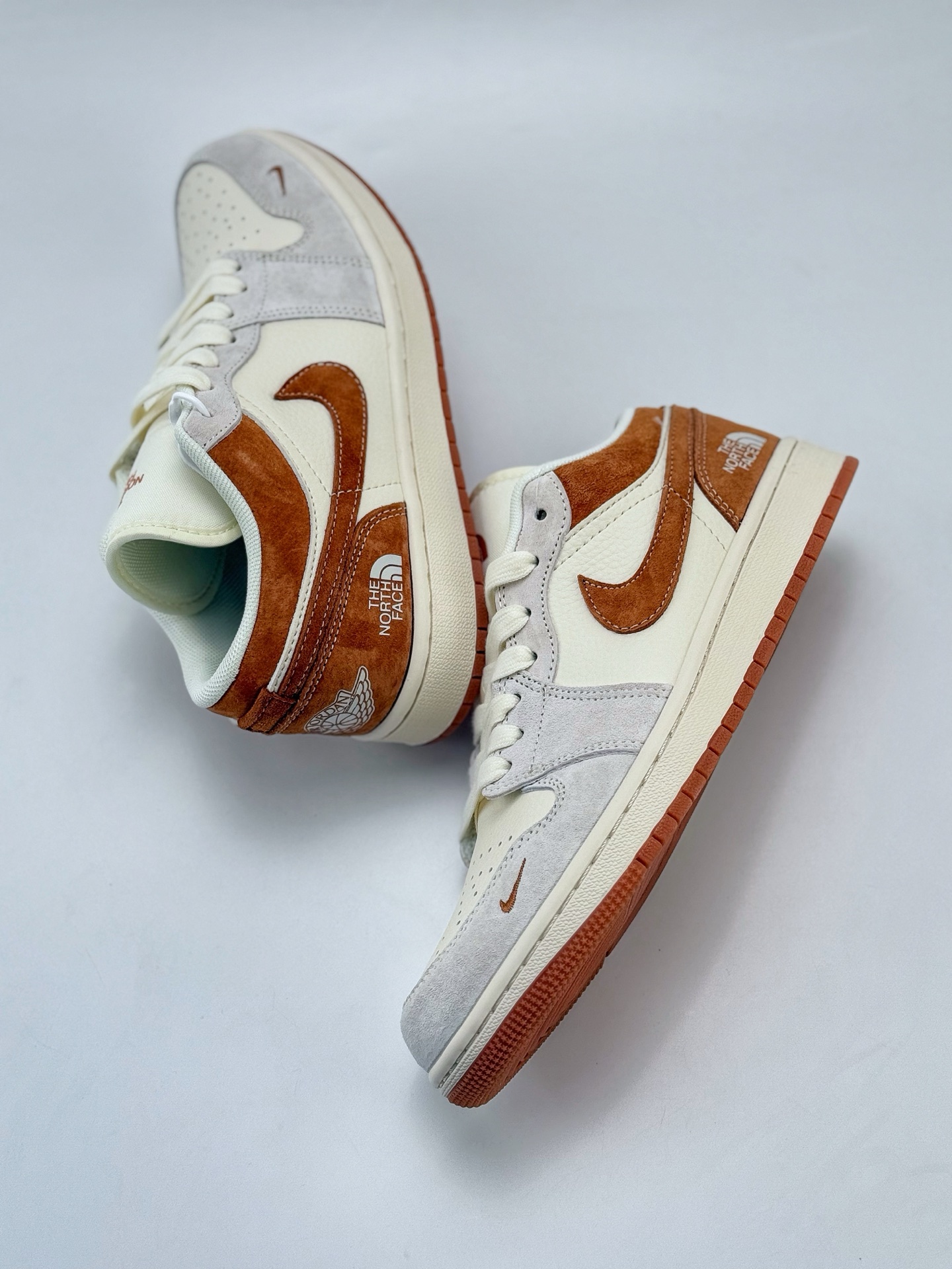 Air Jordan 1 Retro Low x The North Face 白棕小钩 HD2258-619
