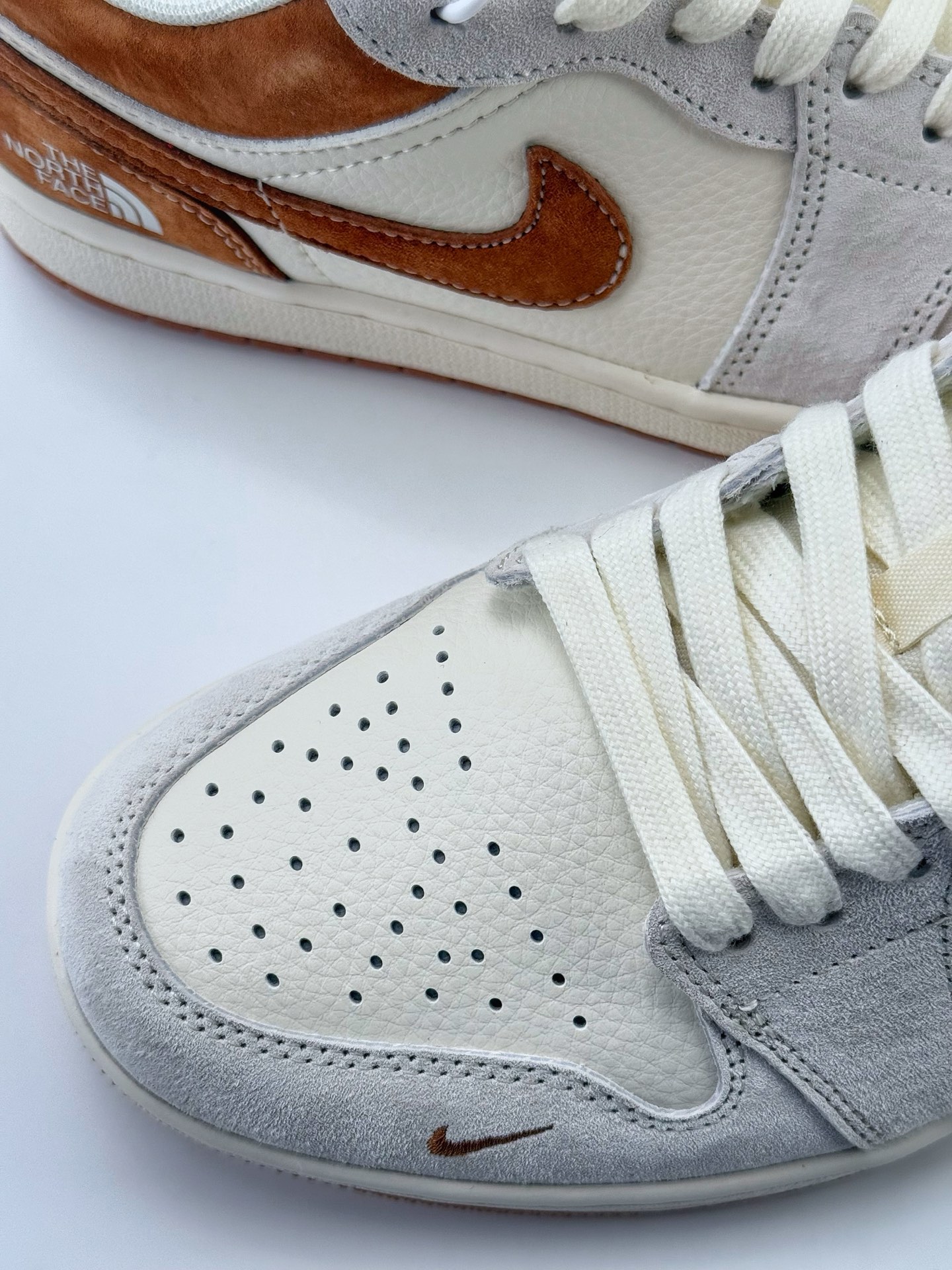 Air Jordan 1 Retro Low x The North Face 白棕小钩 HD2258-619