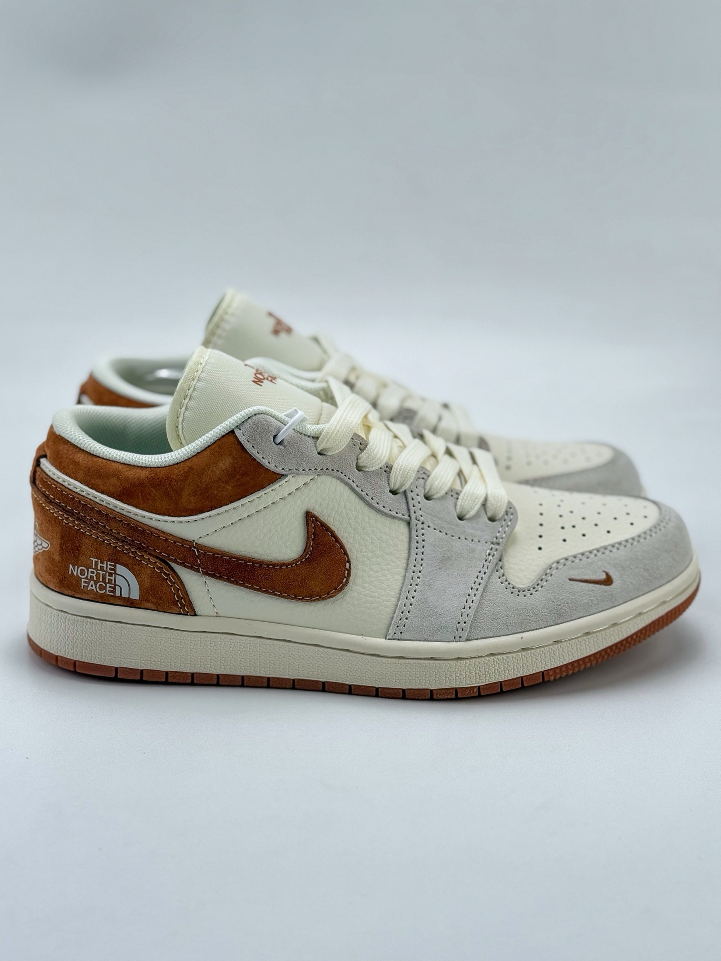 Air Jordan 1 Retro Low x The North Face 白棕小钩 HD2258-619