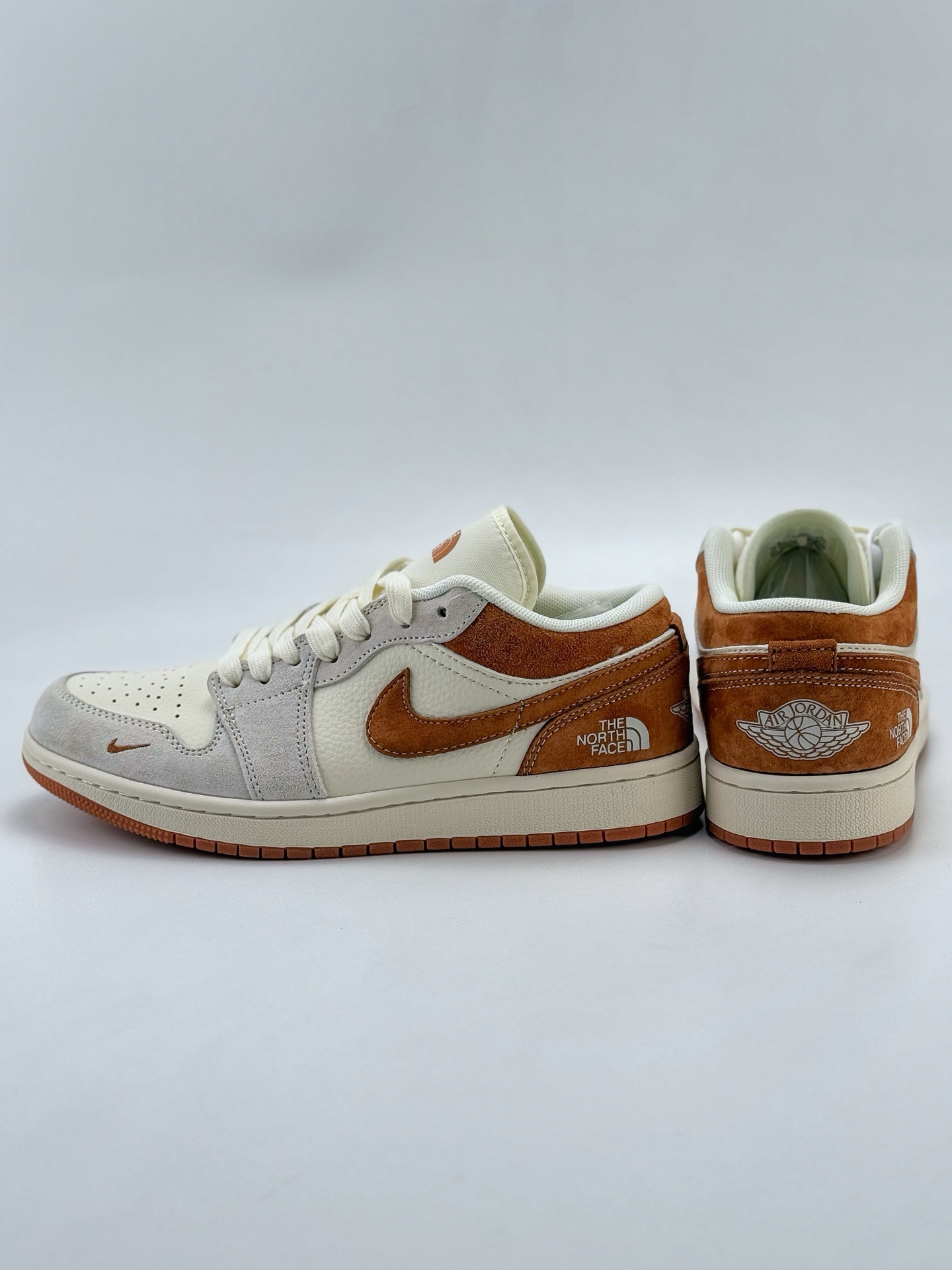 Air Jordan 1 Retro Low x The North Face 白棕小钩 HD2258-619