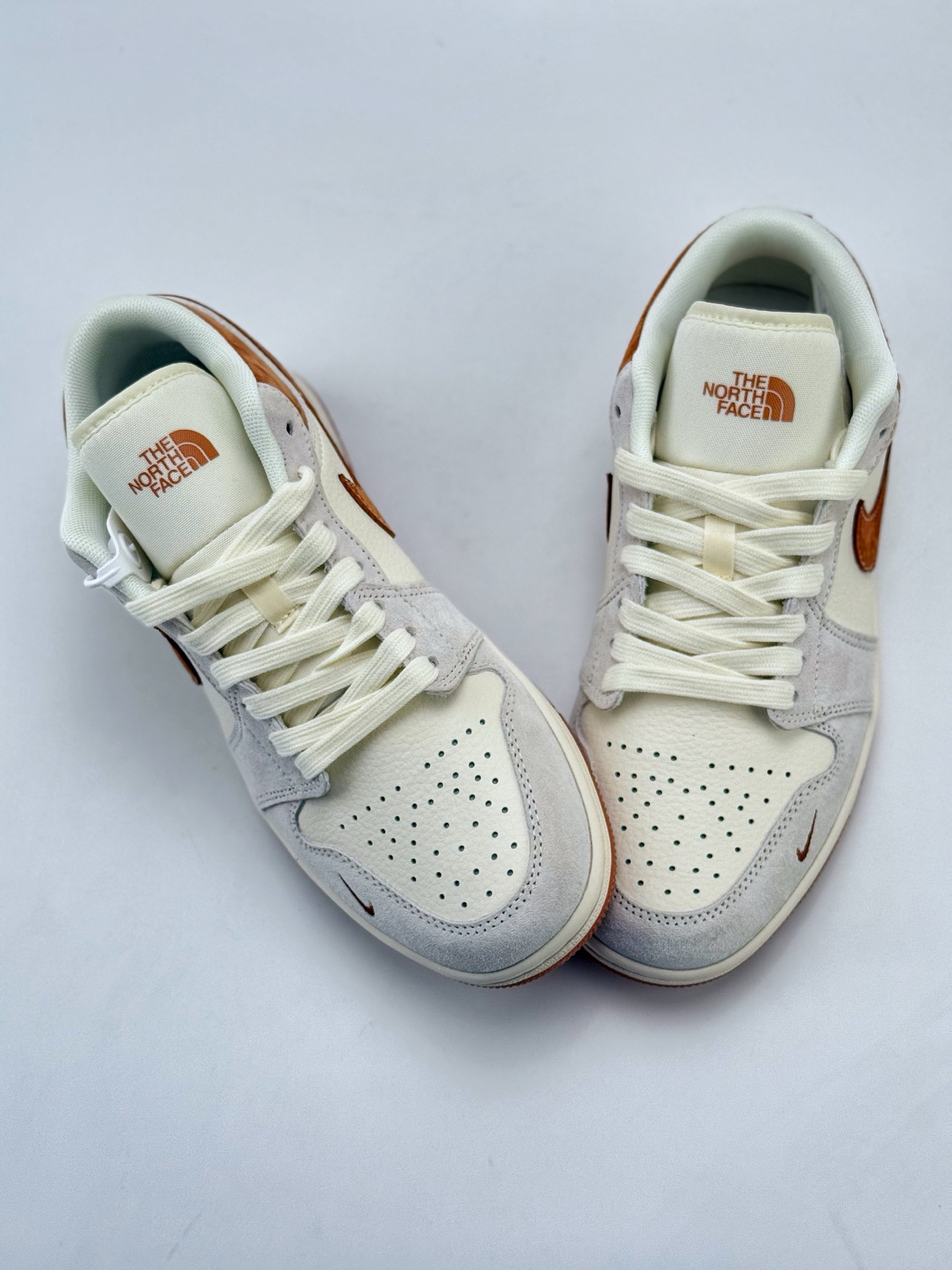 Air Jordan 1 Retro Low x The North Face 白棕小钩 HD2258-619