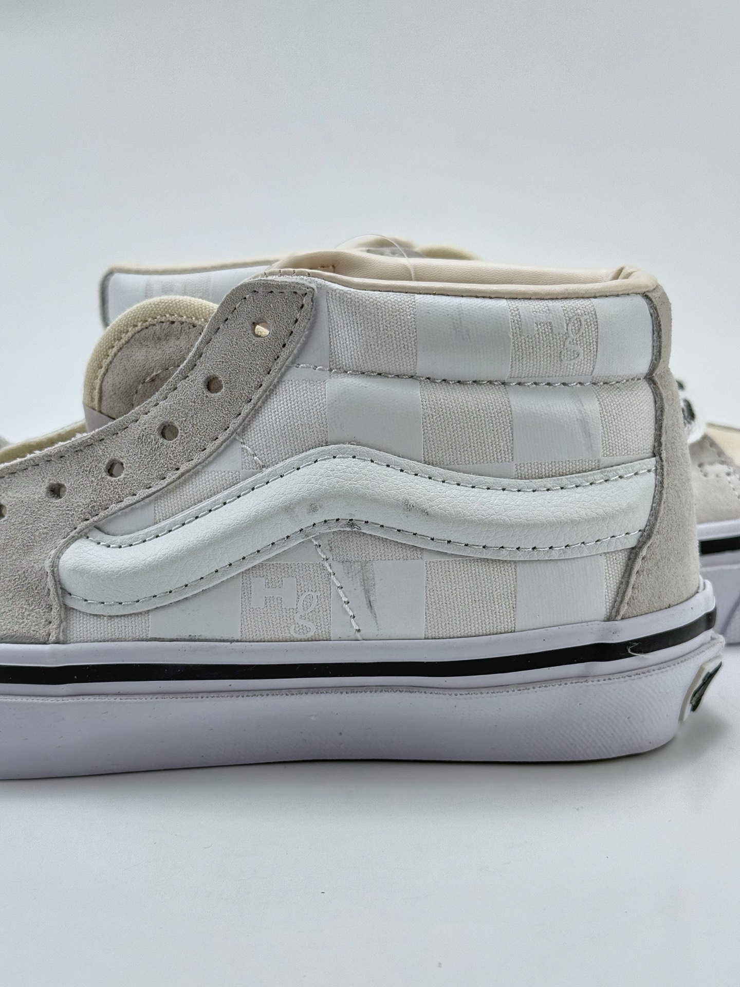 Vans x HommeGirls SK8-mid 时尚百搭黑色中帮男女同款黑色板鞋  VN000NBNCJK 白色中帮 VN000NBN2VZ