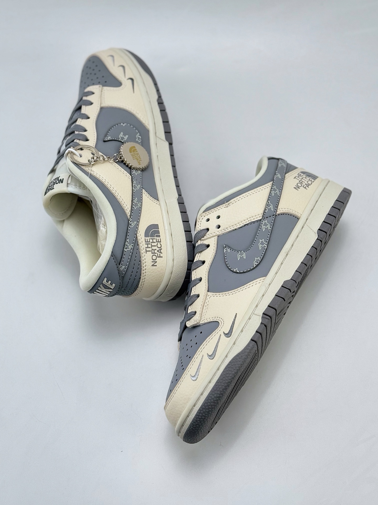 Nike SB Dunk Low x The North Face 白灰三小钩  KK1333-018