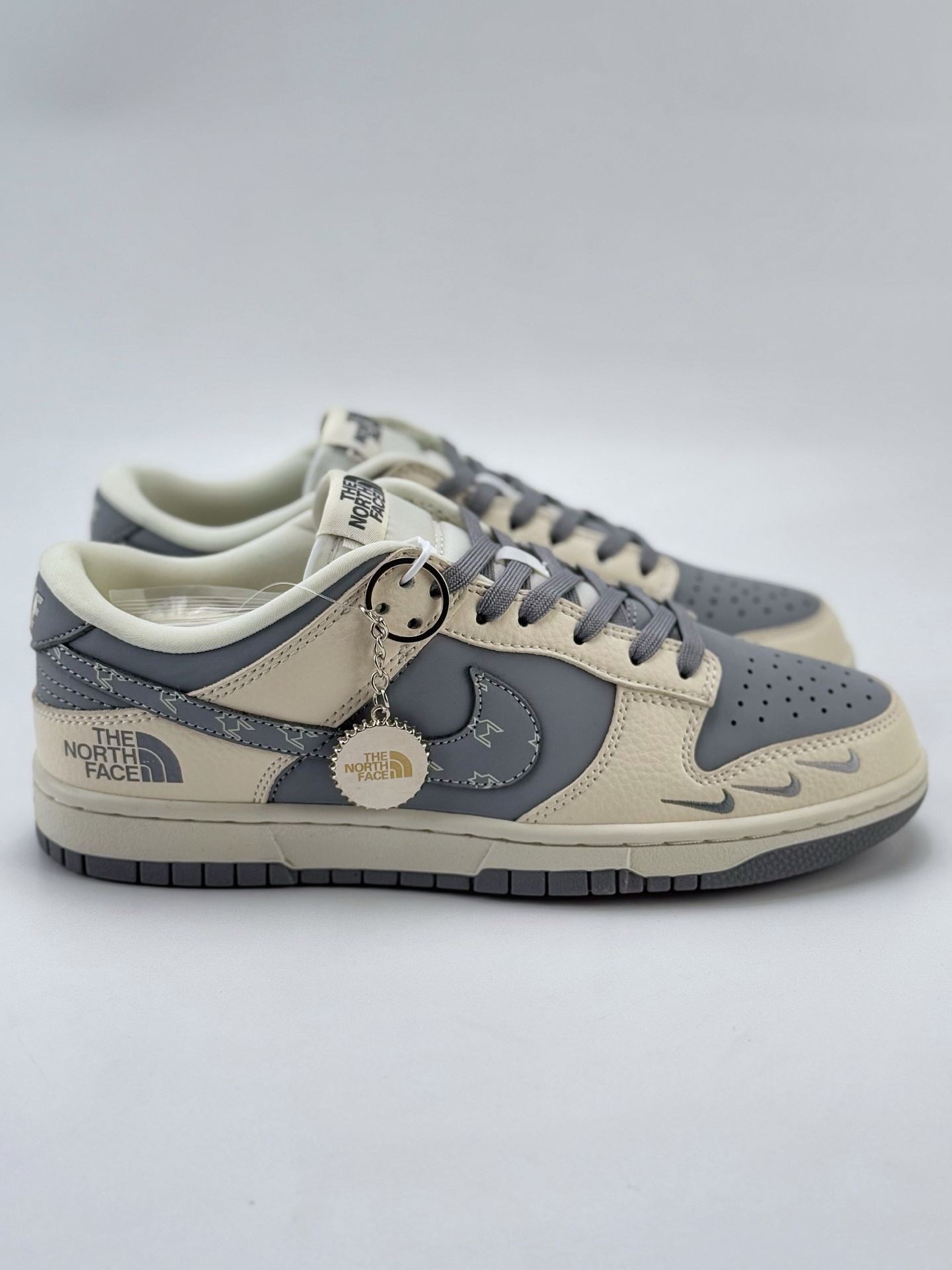 Nike SB Dunk Low x The North Face 白灰三小钩  KK1333-018