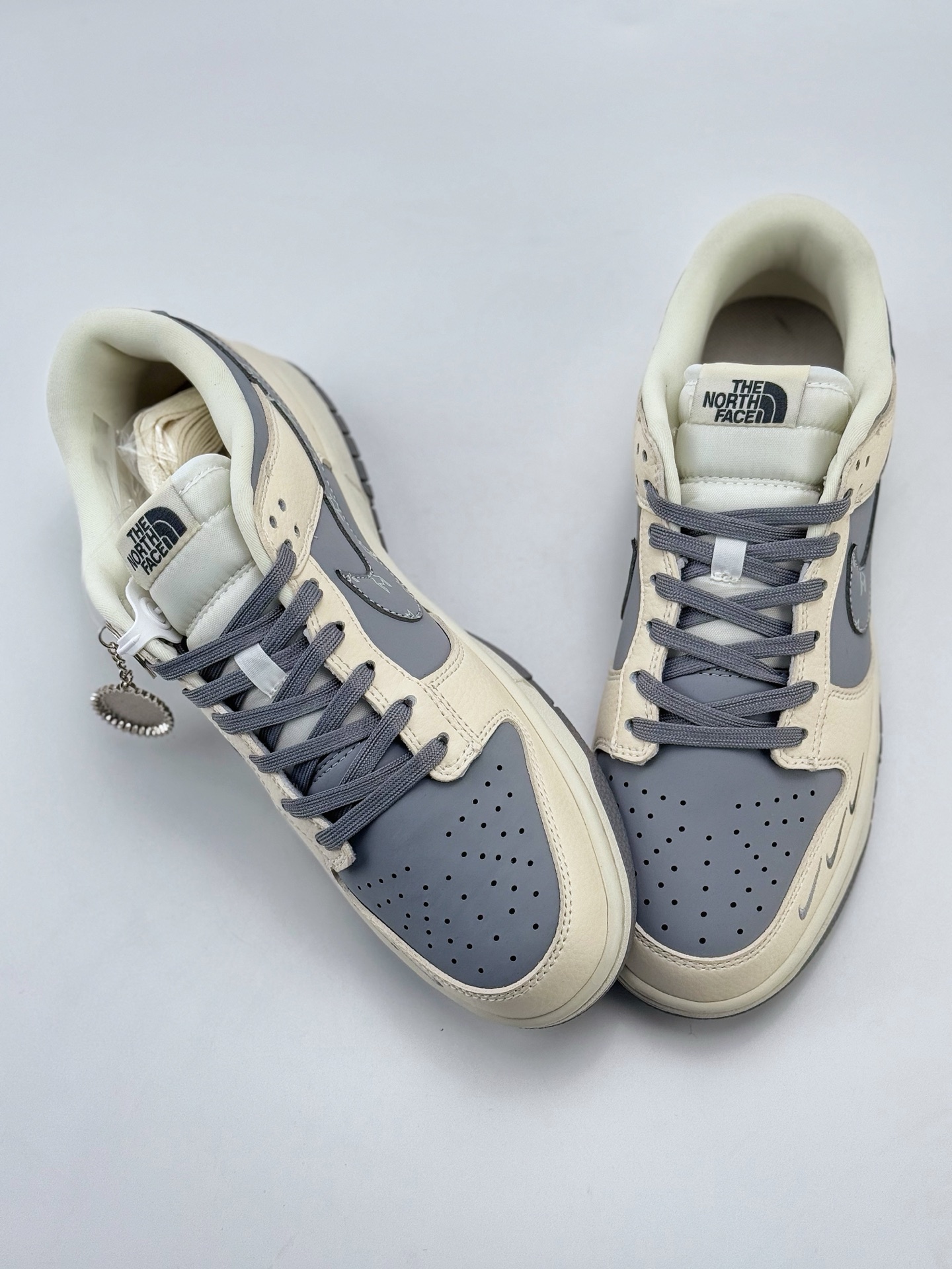 Nike SB Dunk Low x The North Face 白灰三小钩  KK1333-018