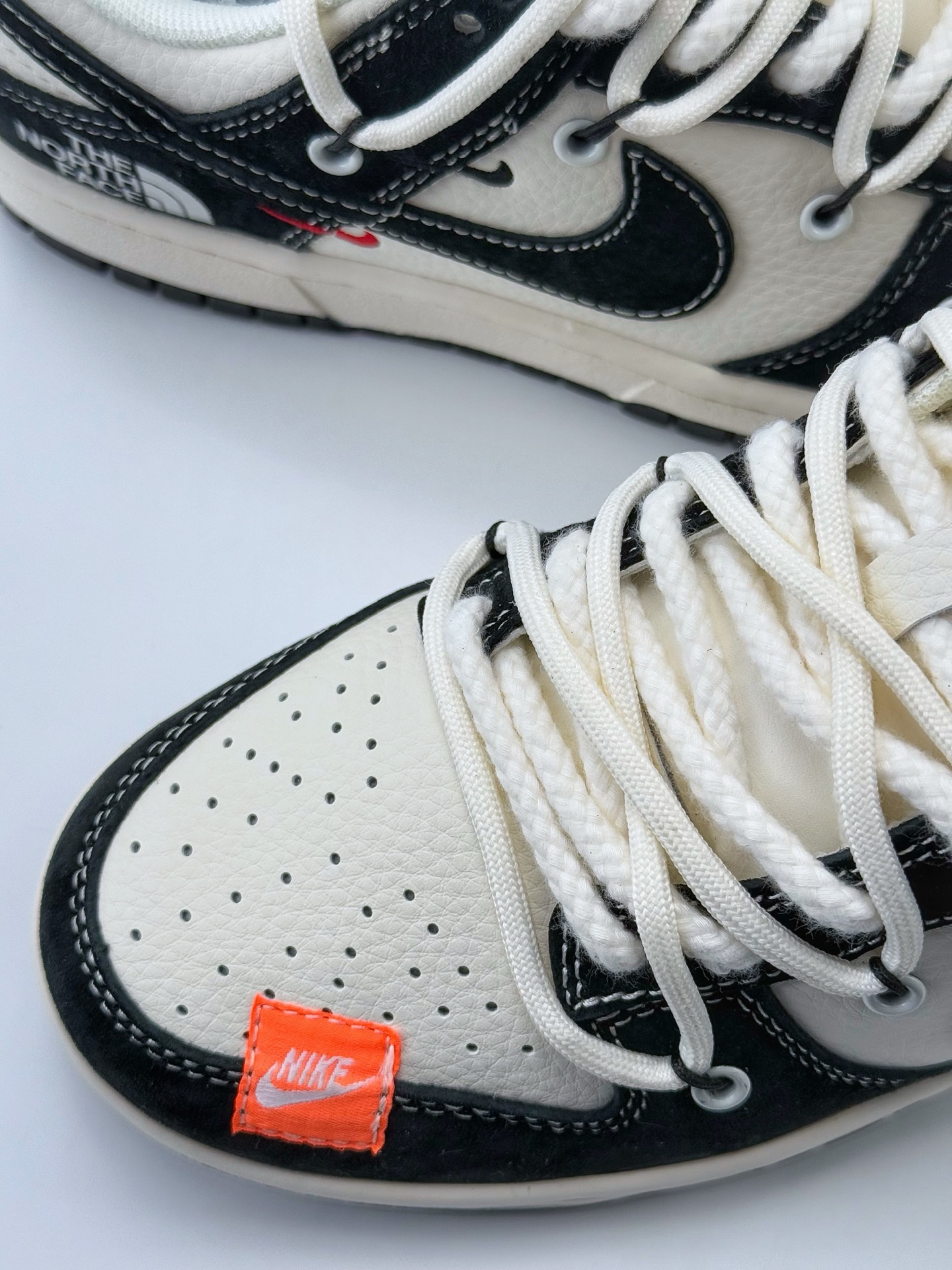 Nike SB Dunk Low x The North Face x CDG 白黑双小钩麻绳绑带  YX5066-256