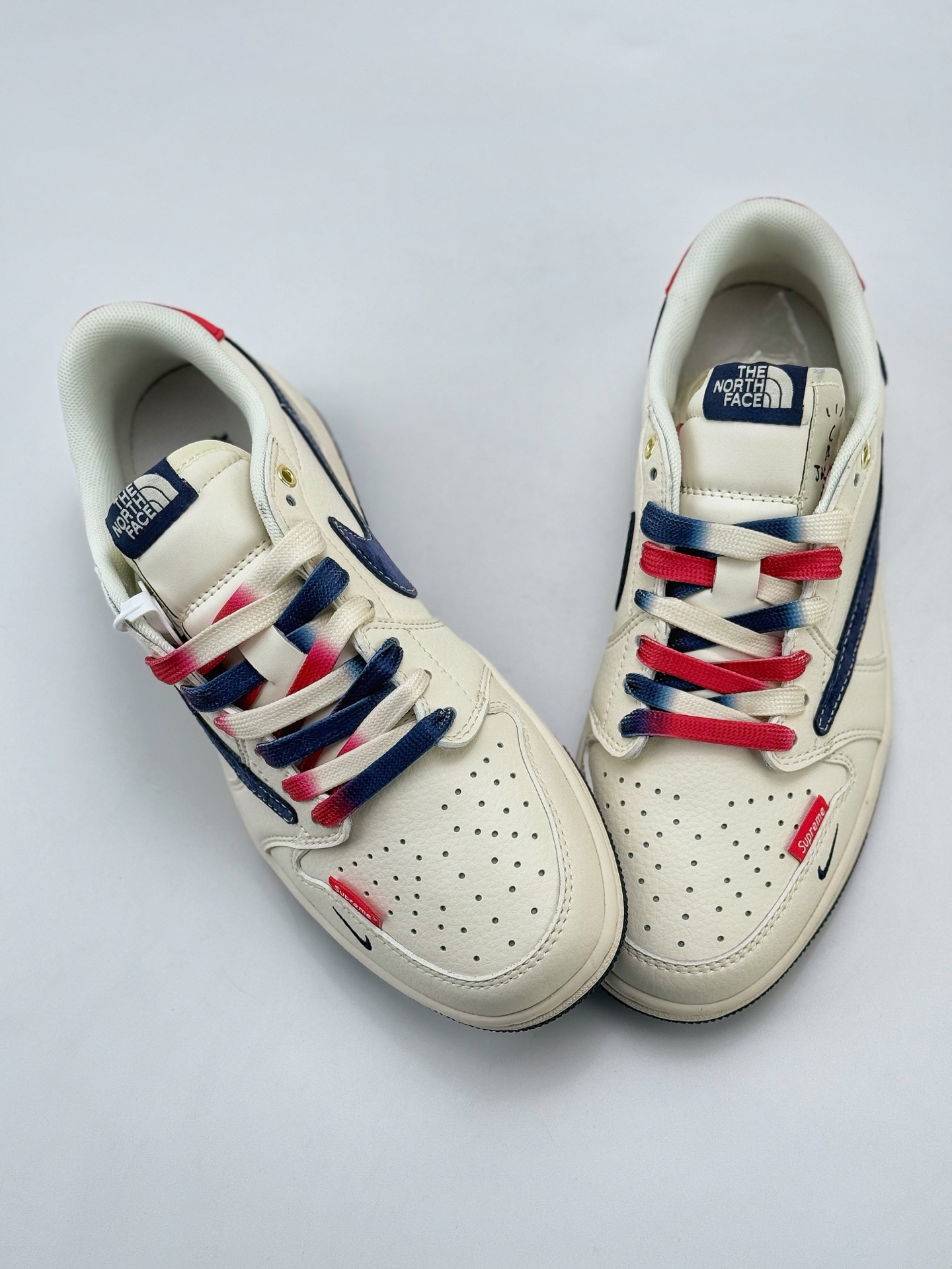 Travis Scott x Nike Air Jordan 1 Low x The North Face Air Jordan 1 Low 反转白红蓝小钩翻毛倒钩 FC1688-211