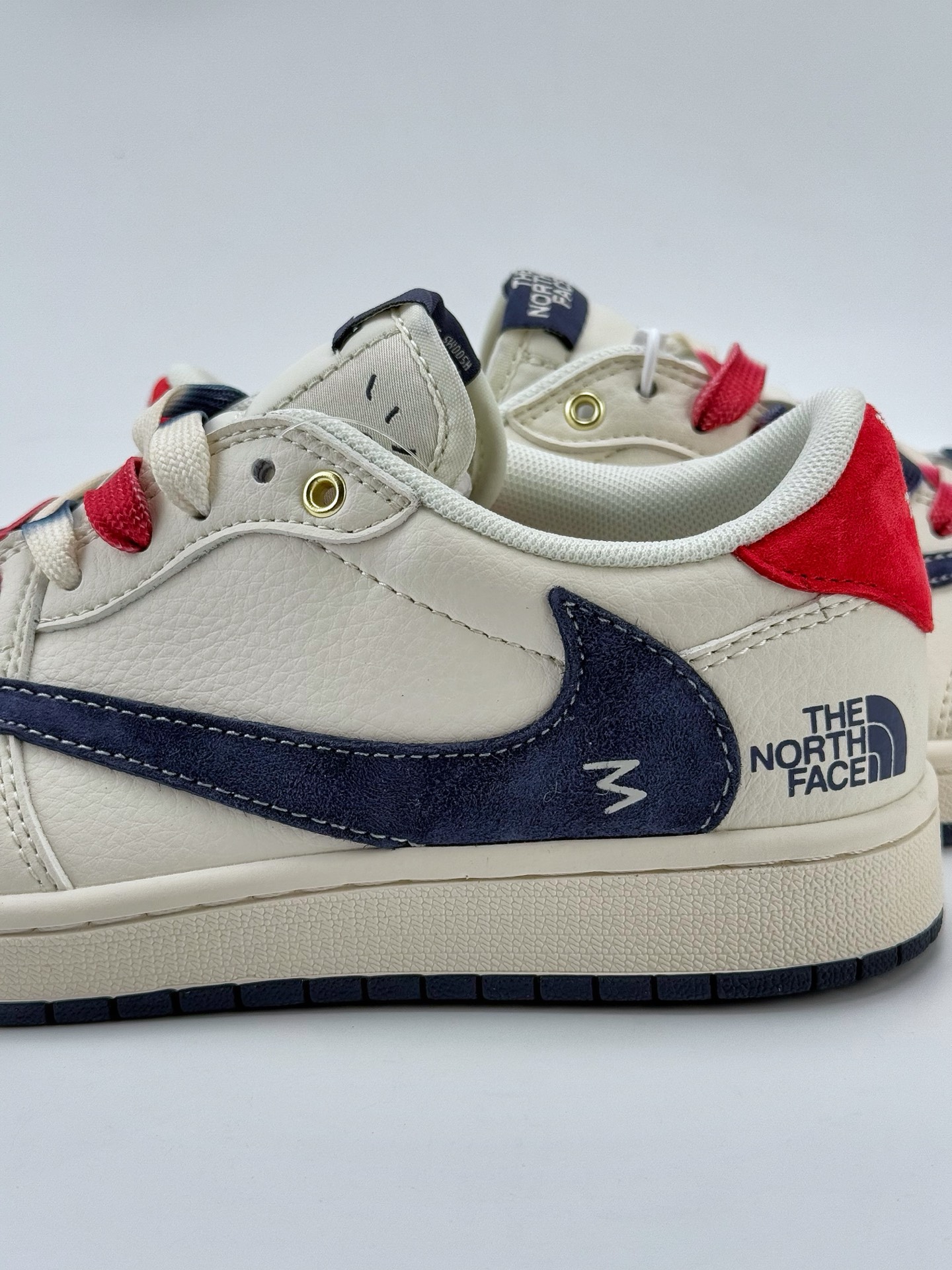 Travis Scott x Nike Air Jordan 1 Low x The North Face Air Jordan 1 Low 反转白红蓝小钩翻毛倒钩 FC1688-211