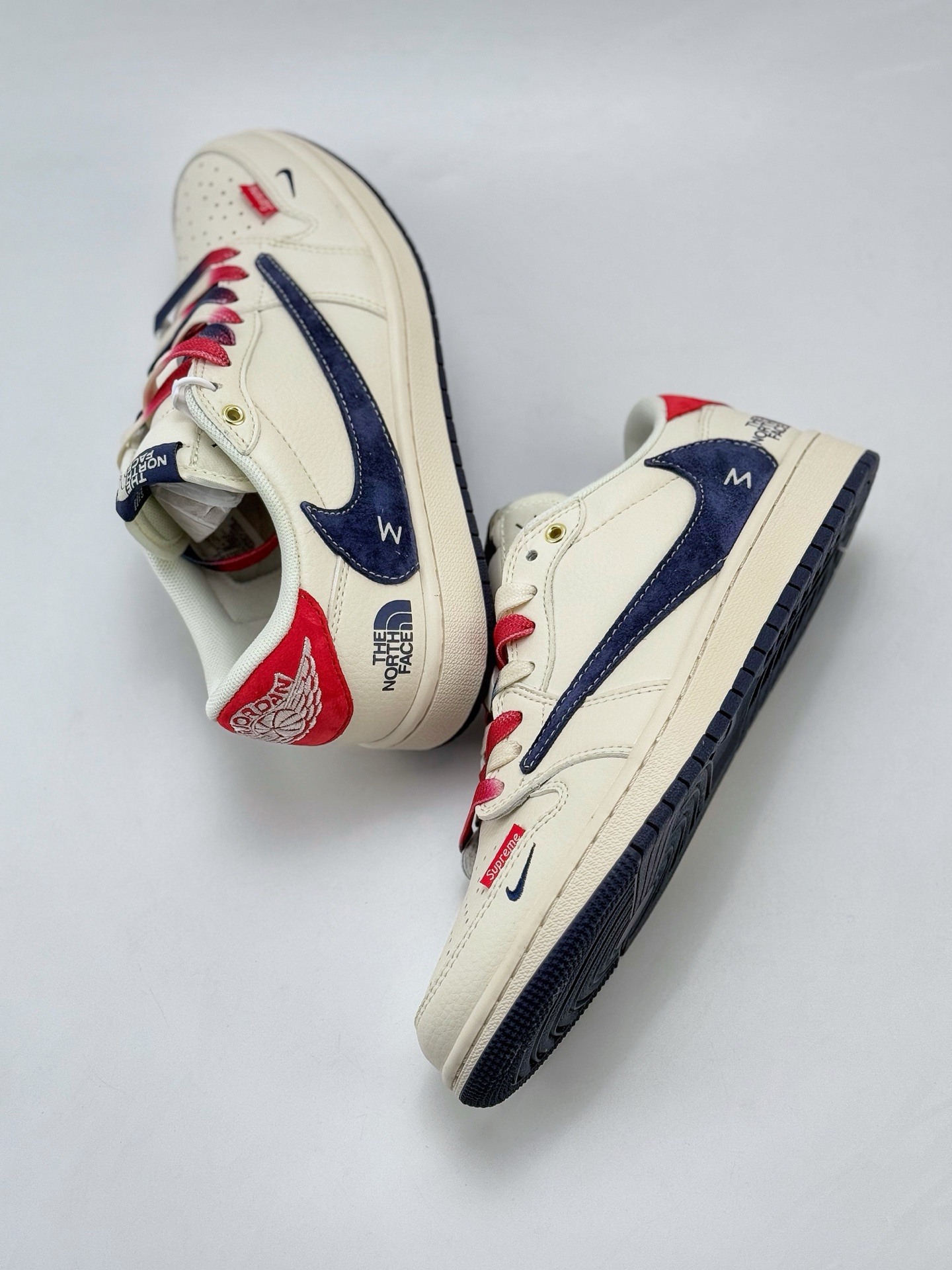 Travis Scott x Nike Air Jordan 1 Low x The North Face Air Jordan 1 Low 反转白红蓝小钩翻毛倒钩 FC1688-211