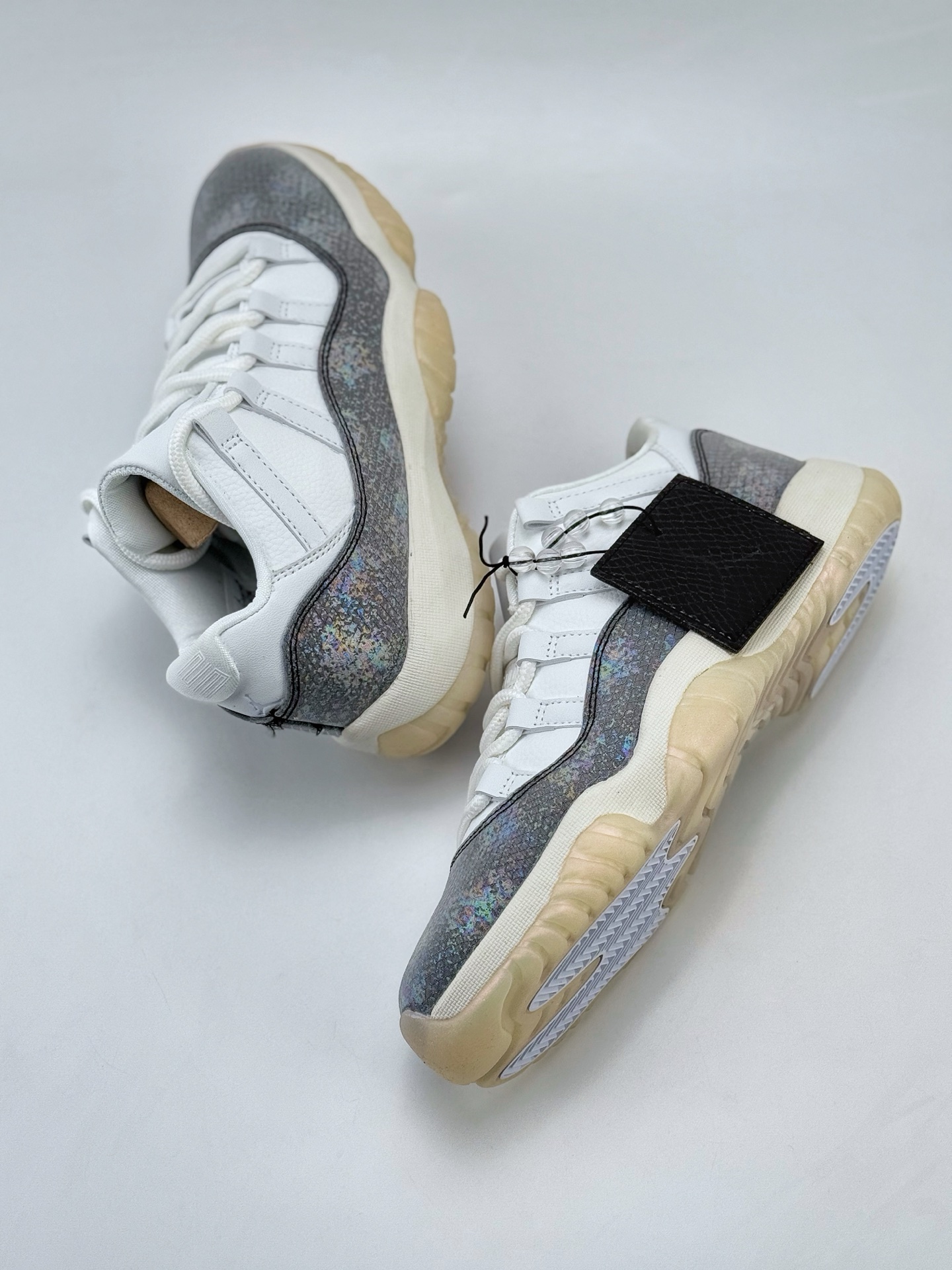 Air Jordan AJ11 Low 蛇年限定CNY ”撕撕乐” HQ7000-001