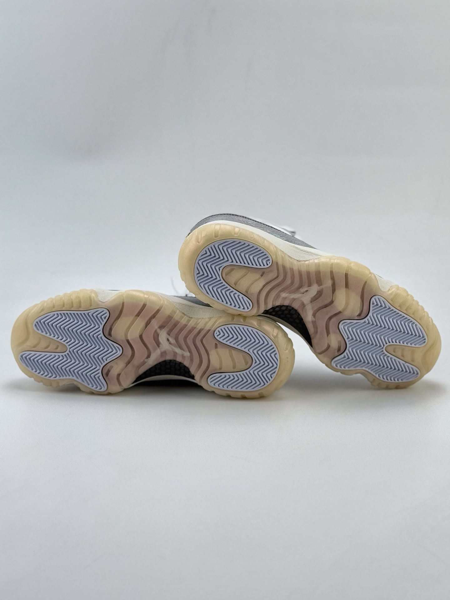 Air Jordan AJ11 Low 蛇年限定CNY ”撕撕乐” HQ7000-001