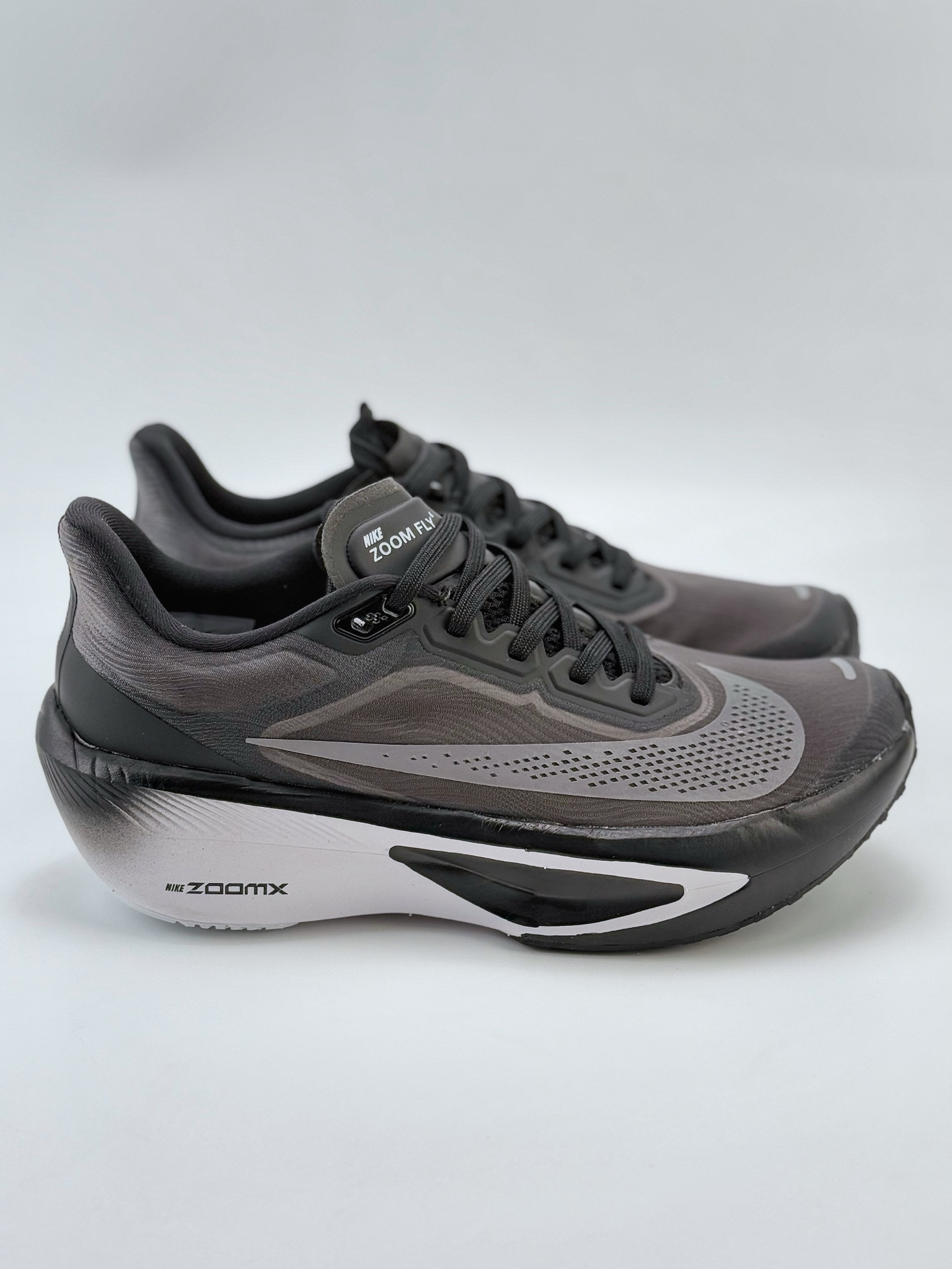 Nike zoomx invincible run flyknit 6 轻量飞织低帮休闲运动慢跑鞋 FN8454-001