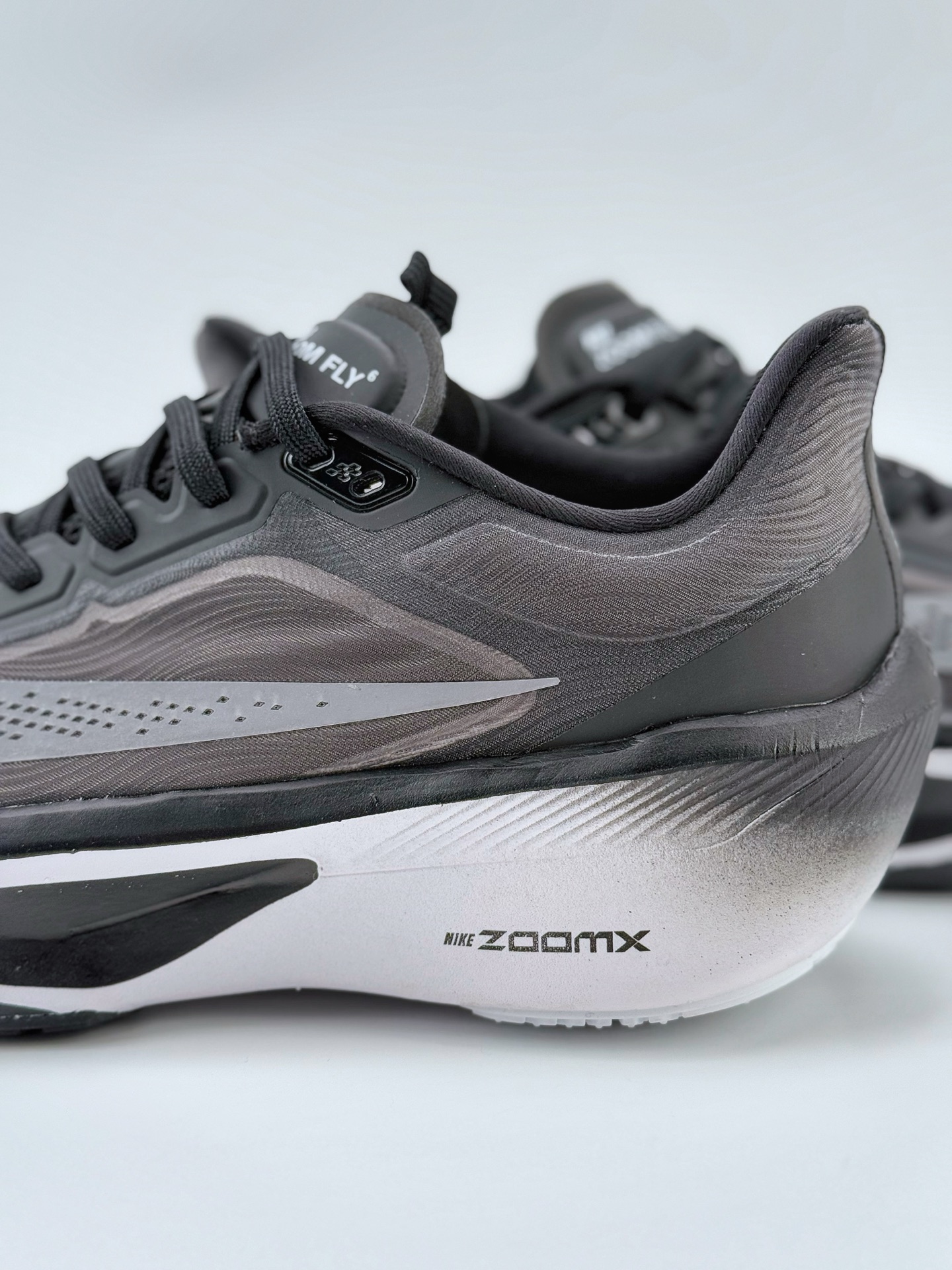 Nike zoomx invincible run flyknit 6 轻量飞织低帮休闲运动慢跑鞋 FN8454-001