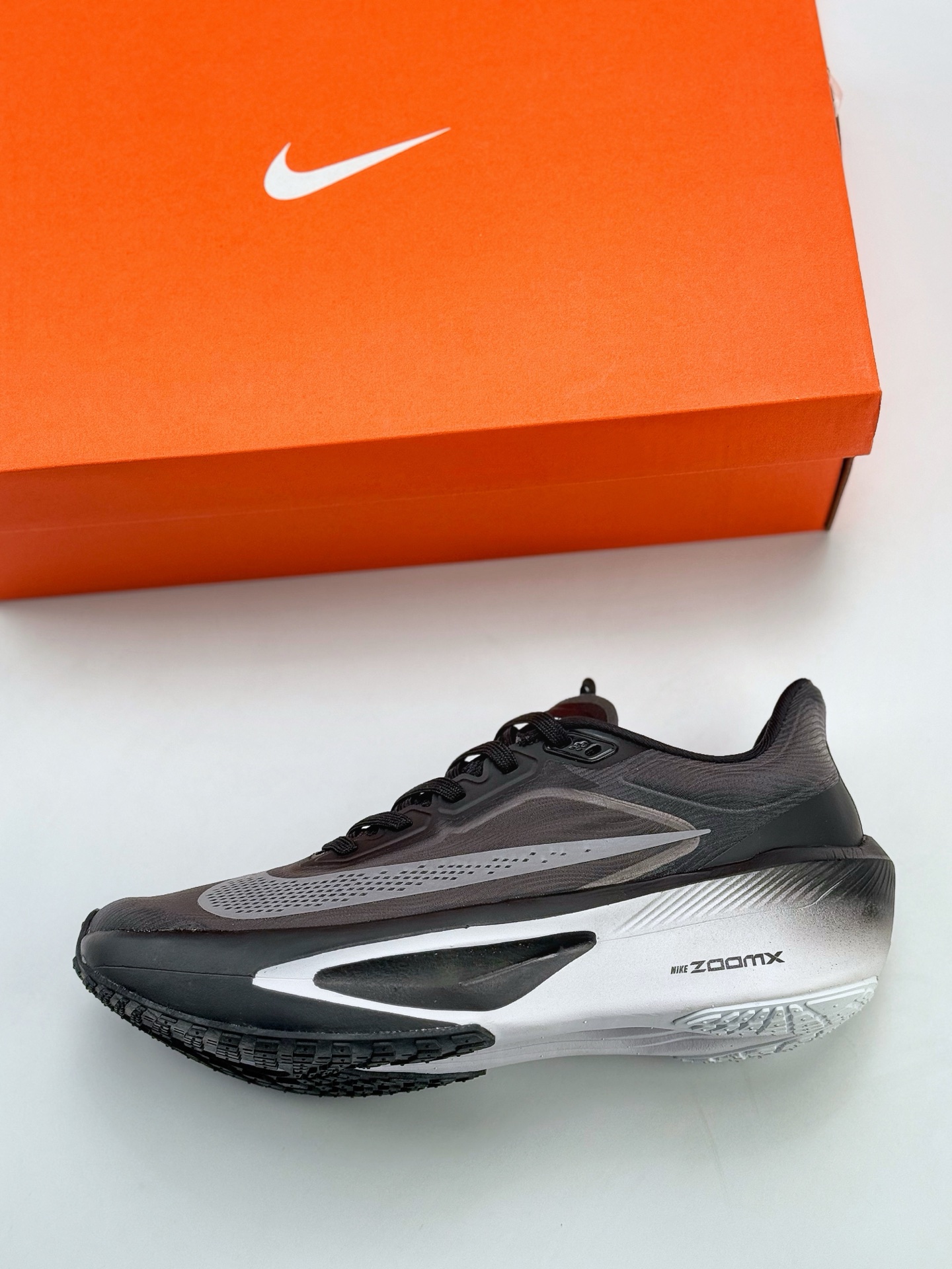 Nike zoomx invincible run flyknit 6 轻量飞织低帮休闲运动慢跑鞋 FN8454-001