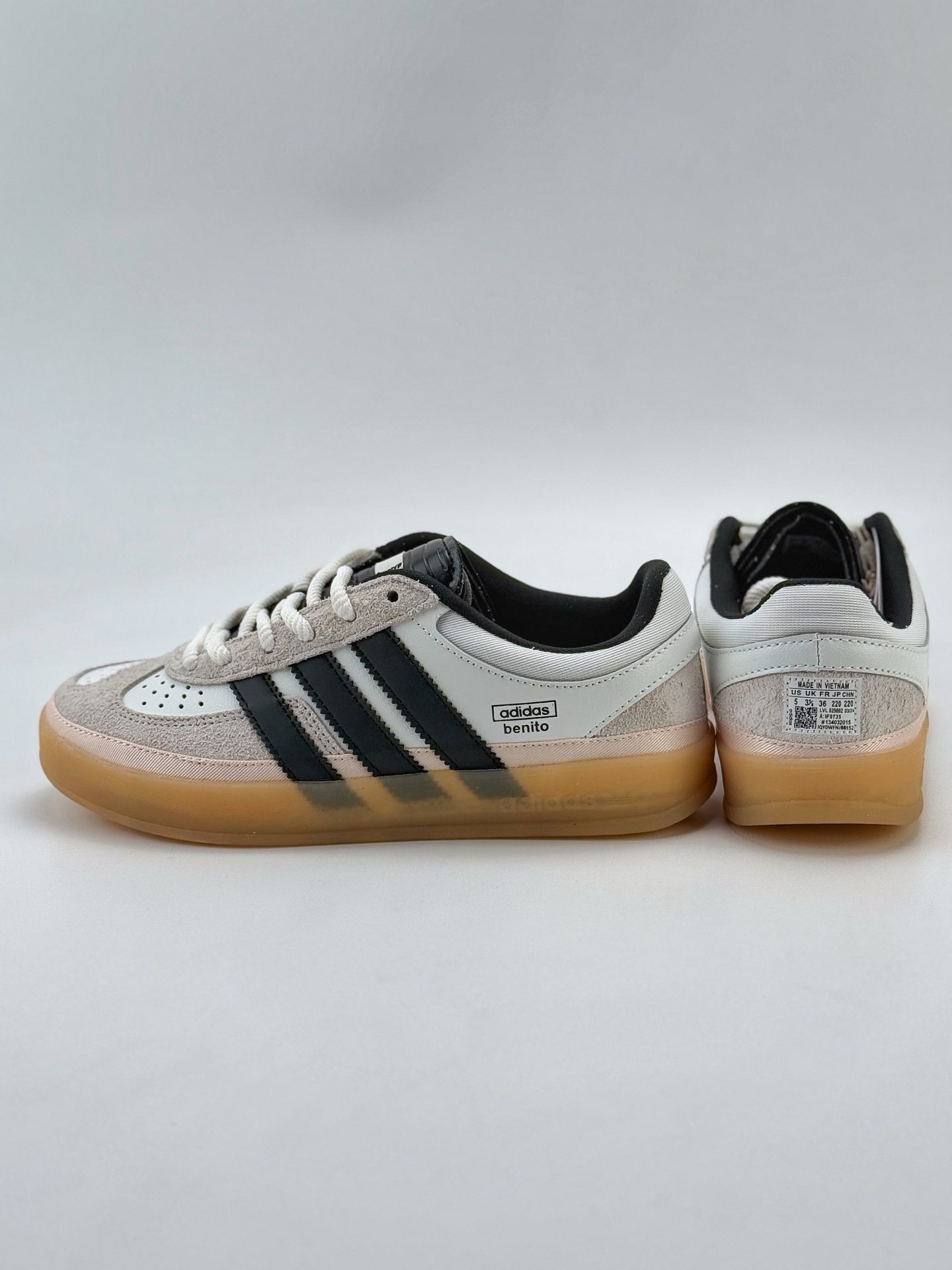 adidas Originals Gazelle INdoor x Bad Bunny 坏痞兔白黑 三叶草休闲防滑耐磨低帮板鞋  IF9735