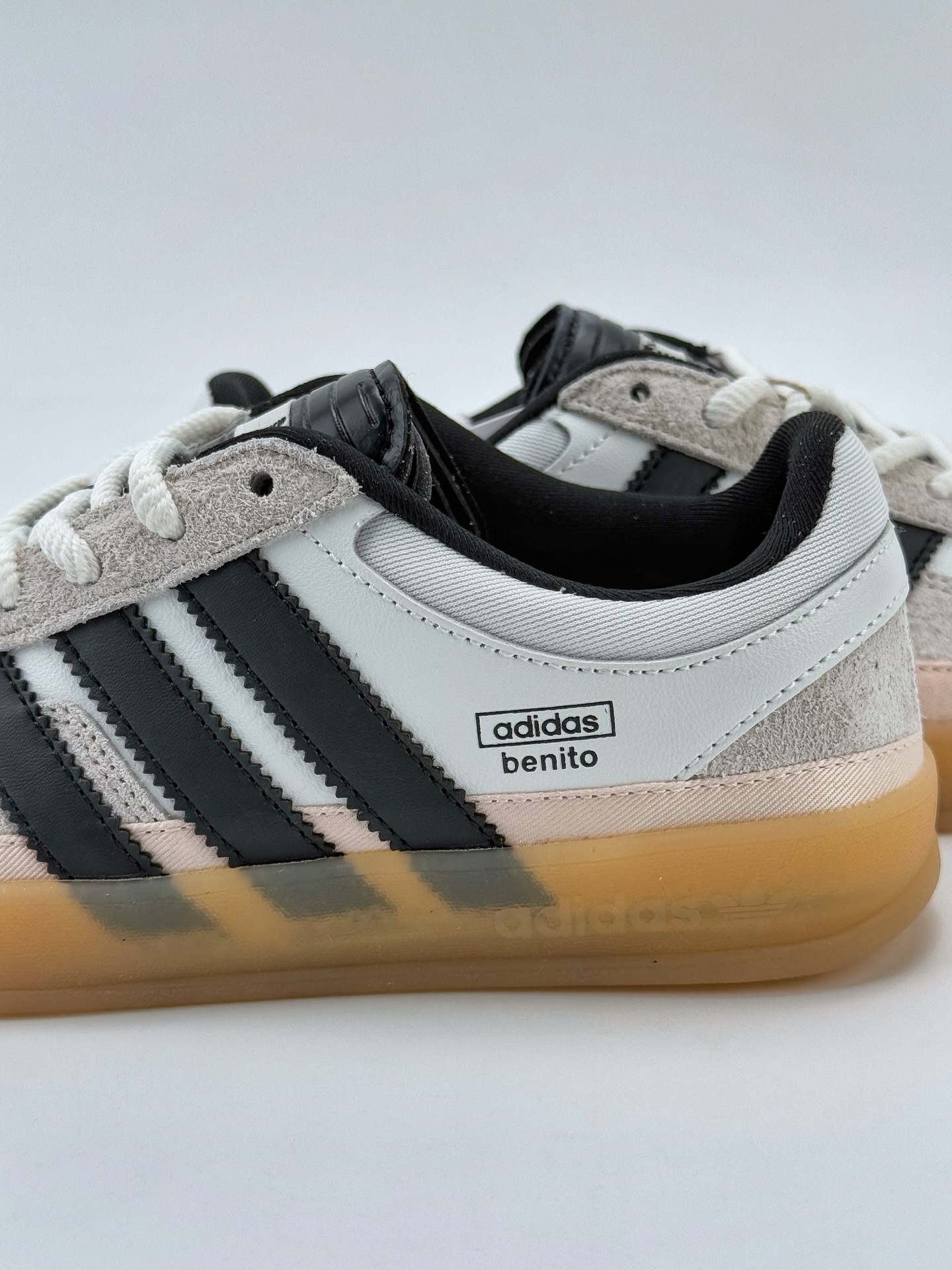 adidas Originals Gazelle INdoor x Bad Bunny 坏痞兔白黑 三叶草休闲防滑耐磨低帮板鞋  IF9735