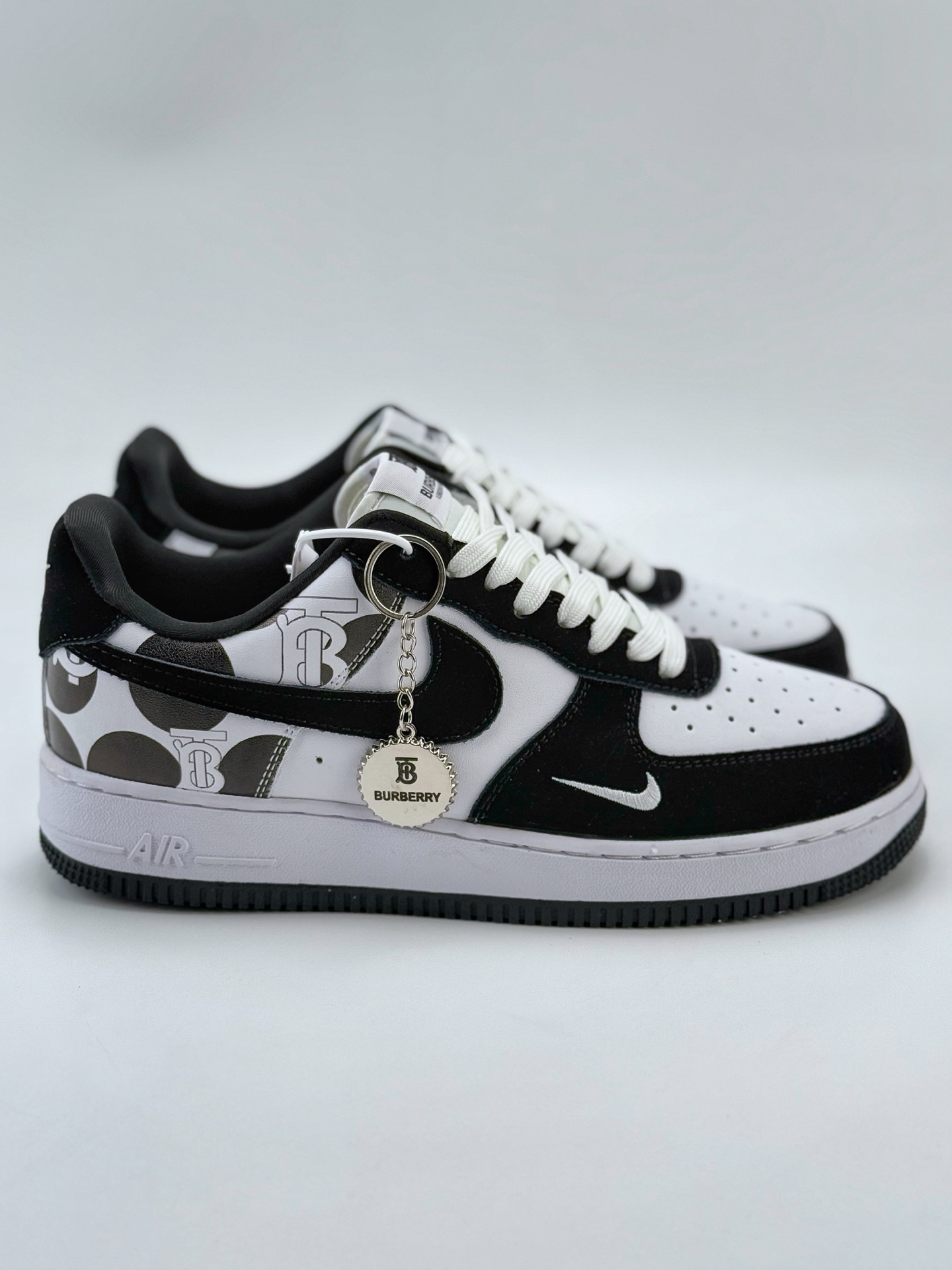 Nike Air Force 1 Low 07 x BURBRRY 黑白小钩涂鸦  DF0188-029