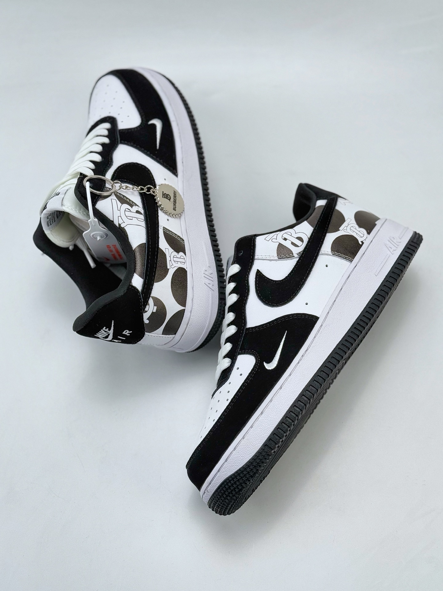 Nike Air Force 1 Low 07 x BURBRRY 黑白小钩涂鸦  DF0188-029