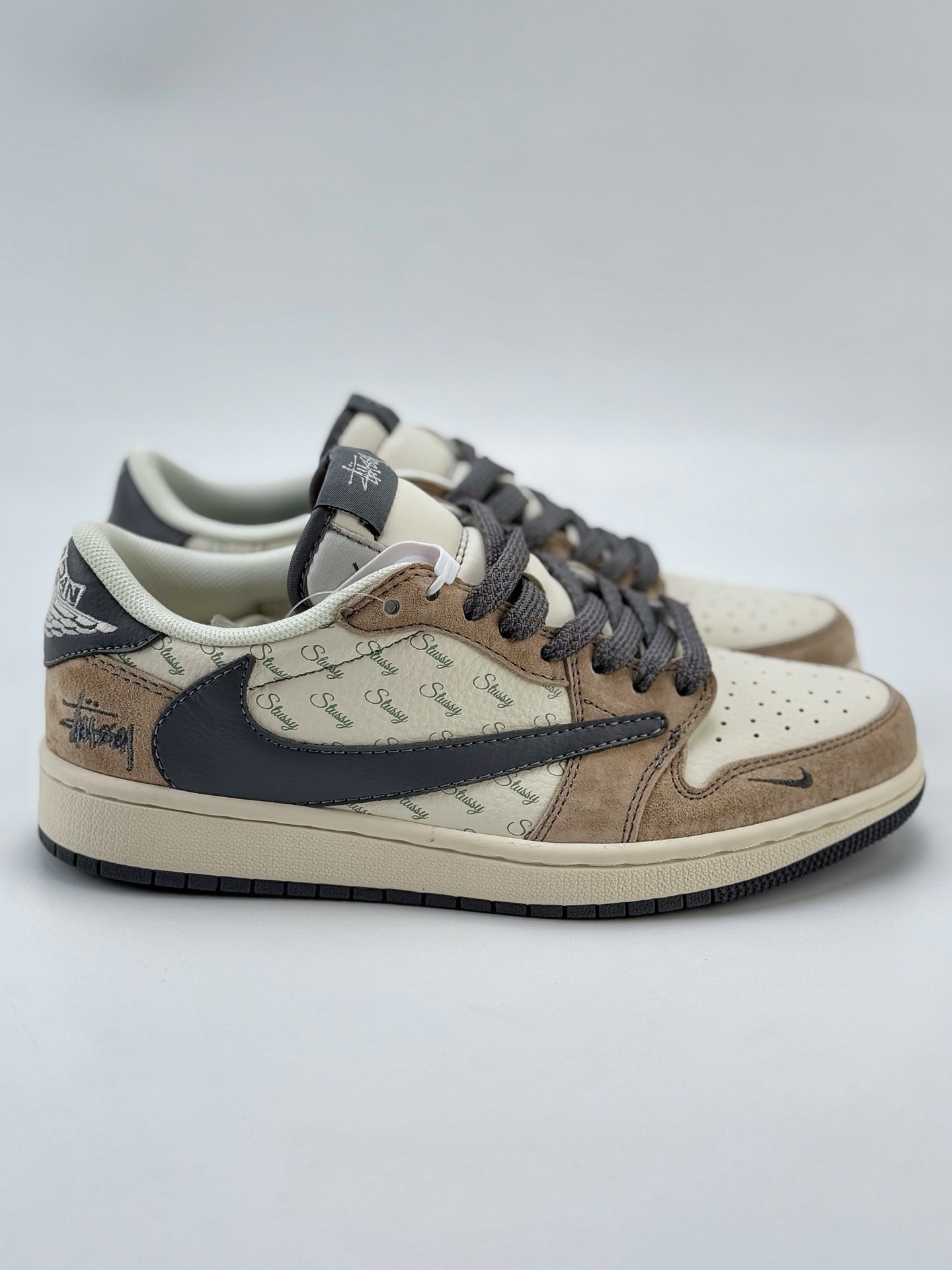 Travis Scott x Nike Air Jordan 1 Low x Stussy Air Jordan 1 Low 反转白棕灰小钩满天星翻毛倒钩 XZ6188-690