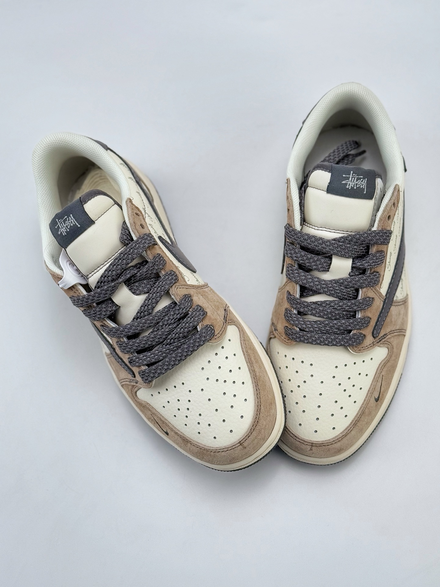 Travis Scott x Nike Air Jordan 1 Low x Stussy Air Jordan 1 Low 反转白棕灰小钩满天星翻毛倒钩 XZ6188-690