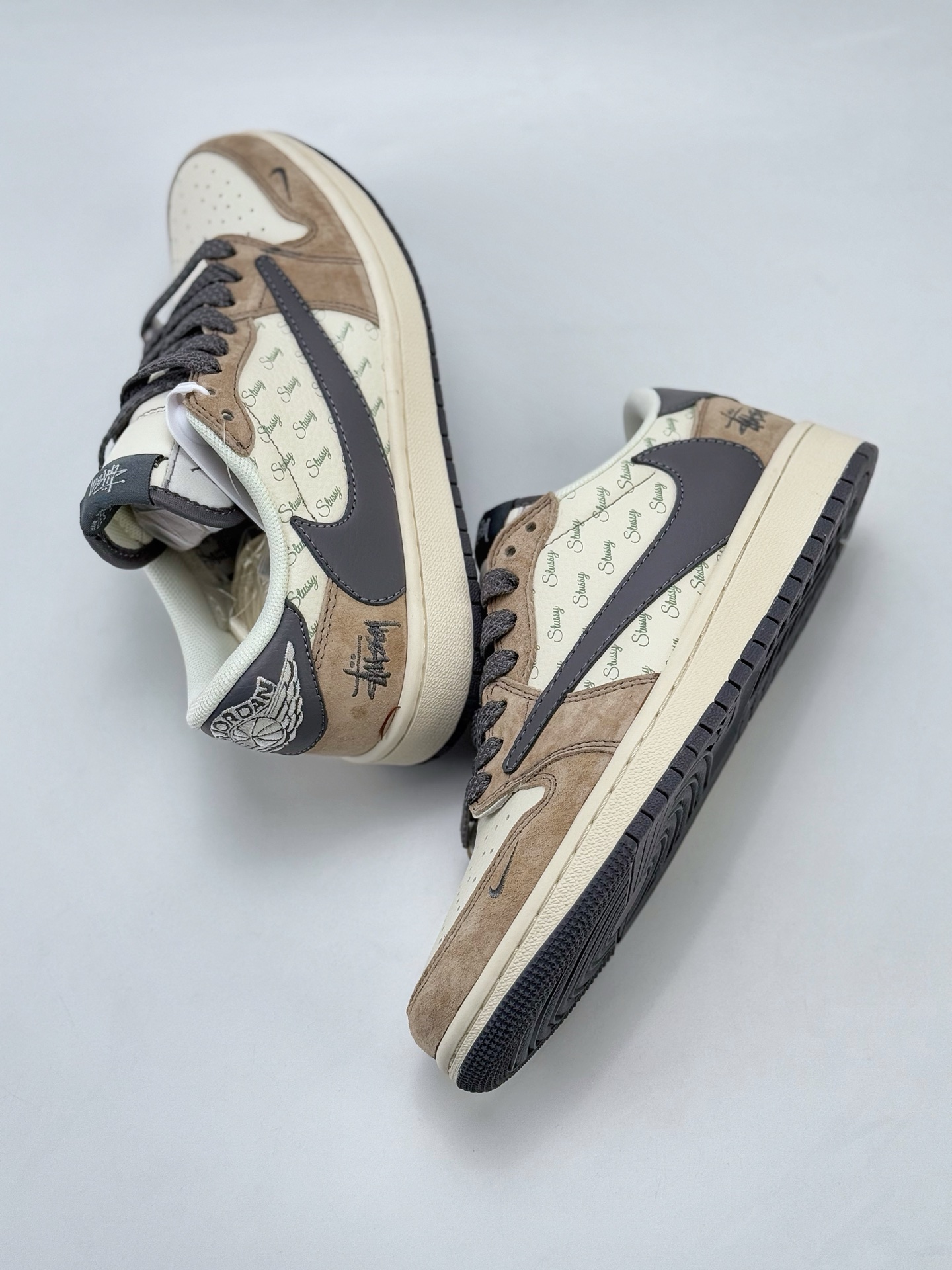 Travis Scott x Nike Air Jordan 1 Low x Stussy Air Jordan 1 Low 反转白棕灰小钩满天星翻毛倒钩 XZ6188-690