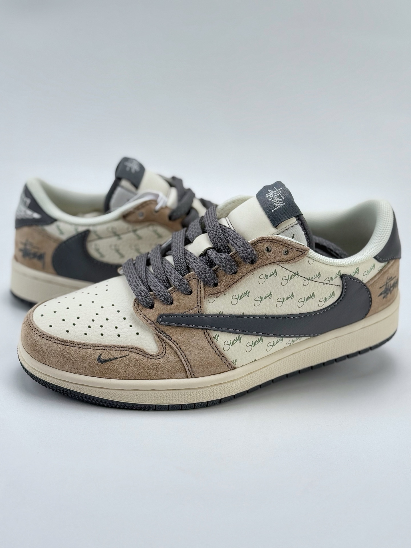 Travis Scott x Nike Air Jordan 1 Low x Stussy Air Jordan 1 Low 反转白棕灰小钩满天星翻毛倒钩 XZ6188-690