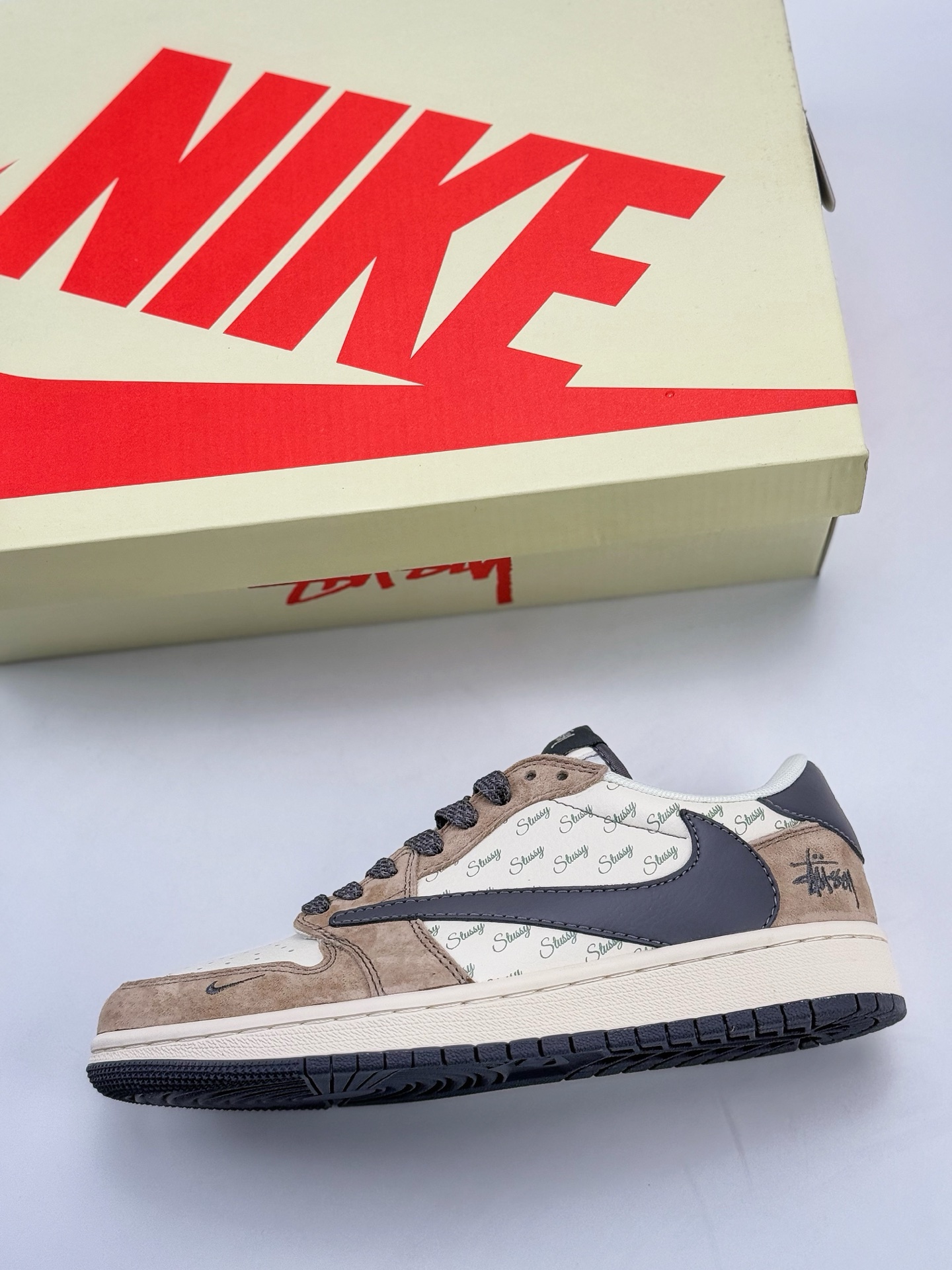 Travis Scott x Nike Air Jordan 1 Low x Stussy Air Jordan 1 Low 反转白棕灰小钩满天星翻毛倒钩 XZ6188-690