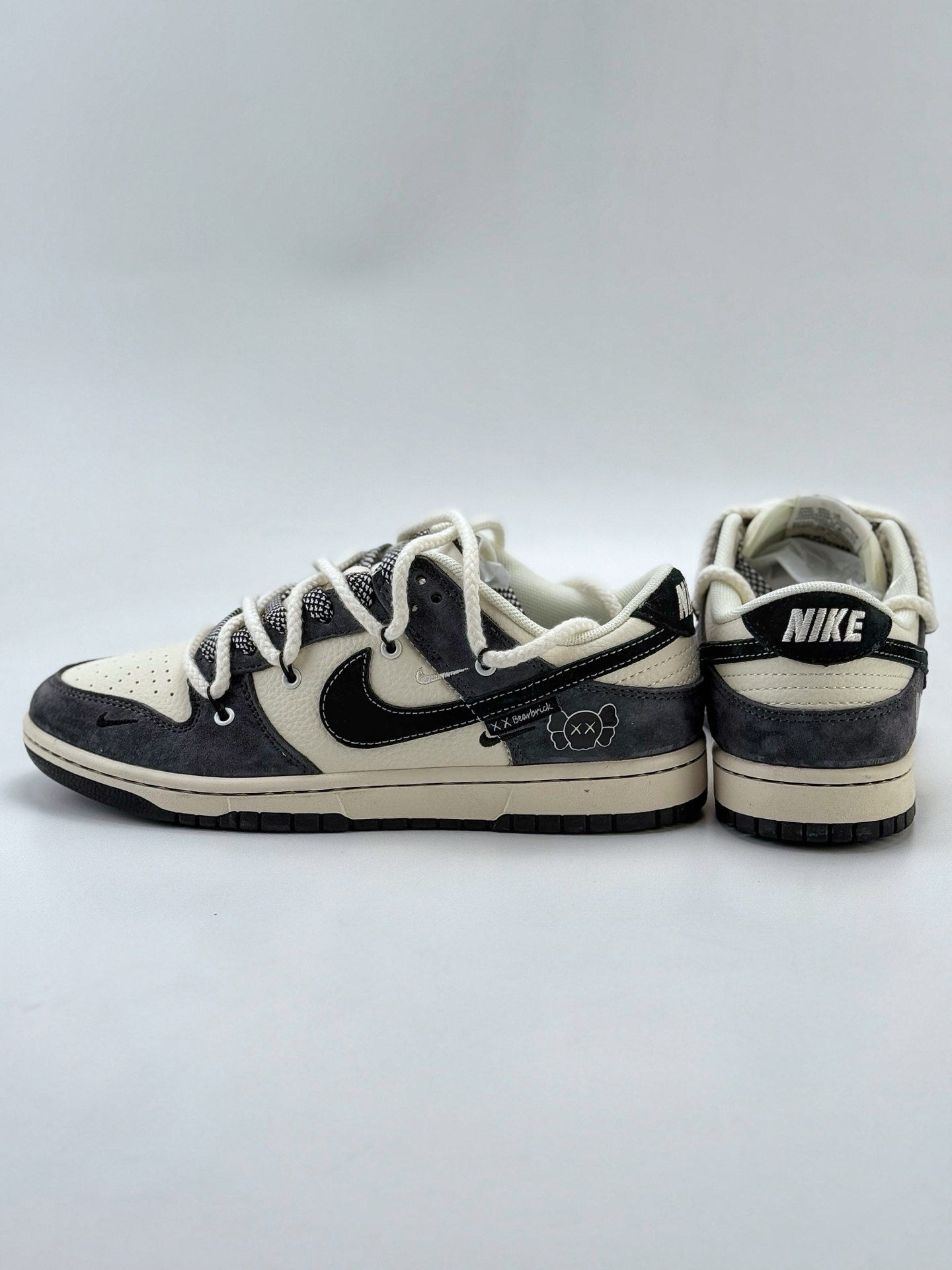 Nike SB Dunk Low x Bearbrick 白黑三小钩绑带满天星  YX5066-246