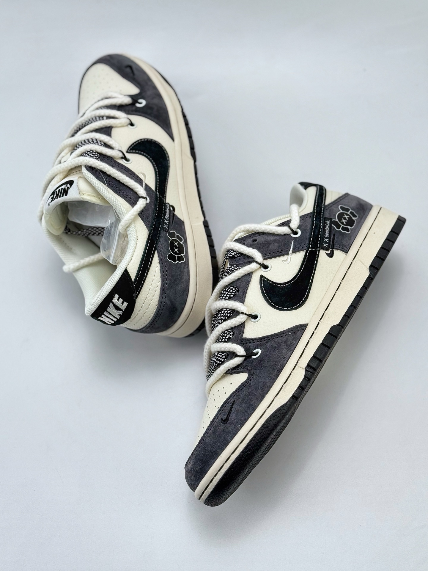 Nike SB Dunk Low x Bearbrick 白黑三小钩绑带满天星  YX5066-246