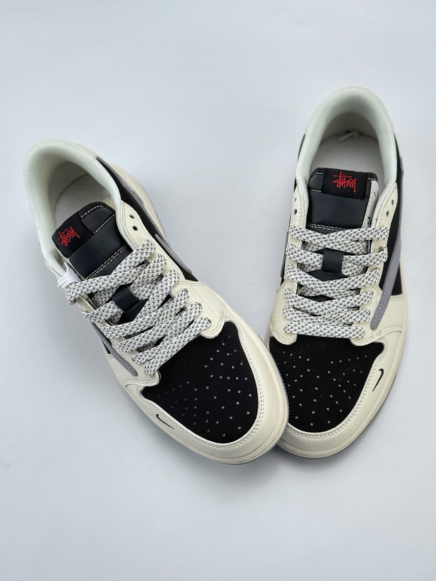 Travis Scott x Nike Air Jordan 1 Low x Stussy Air Jordan 1 Low 反转白黑灰小钩满天星翻毛倒钩  XZ6188-575