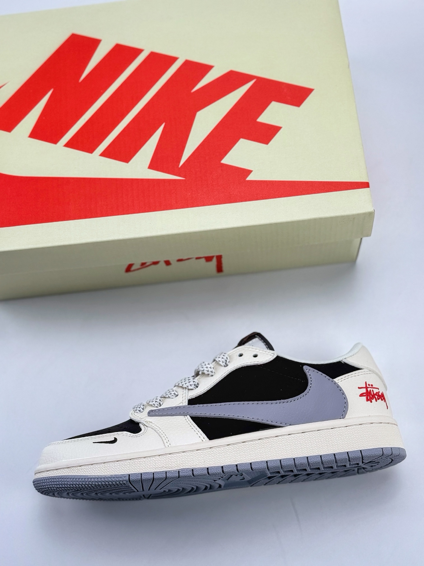 Travis Scott x Nike Air Jordan 1 Low x Stussy Air Jordan 1 Low 反转白黑灰小钩满天星翻毛倒钩  XZ6188-575