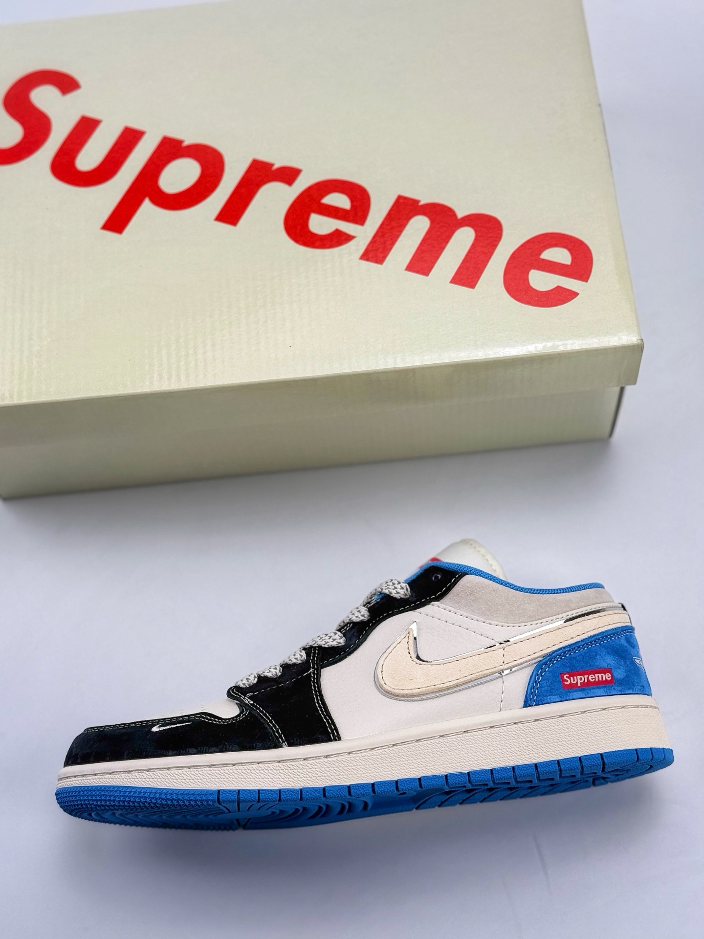 Air Jordan 1 Retro Low x Supreme 白灰蓝小钩满天星 XX3318-501