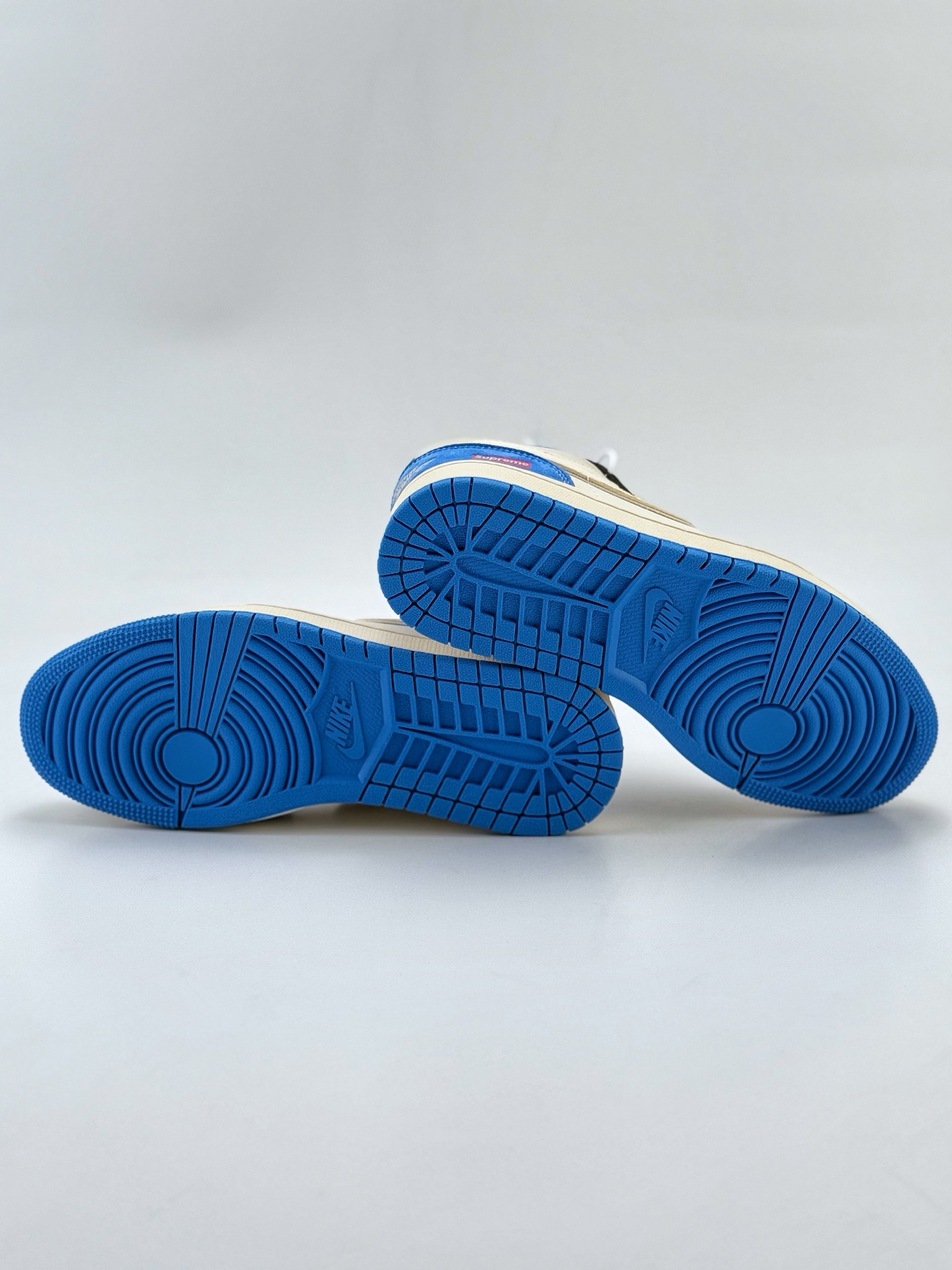 Air Jordan 1 Retro Low x Supreme 白灰蓝小钩满天星 XX3318-501