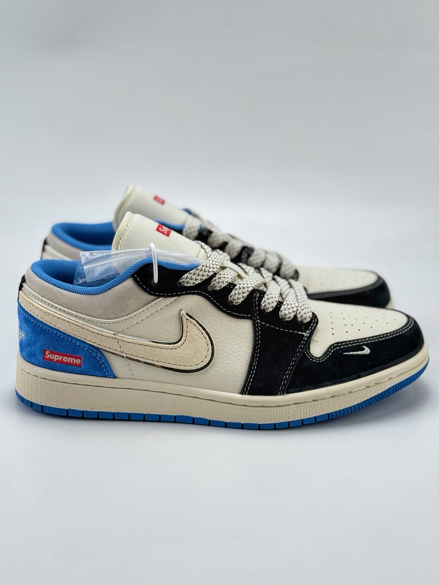 Air Jordan 1 Retro Low x Supreme 白灰蓝小钩满天星 XX3318-501