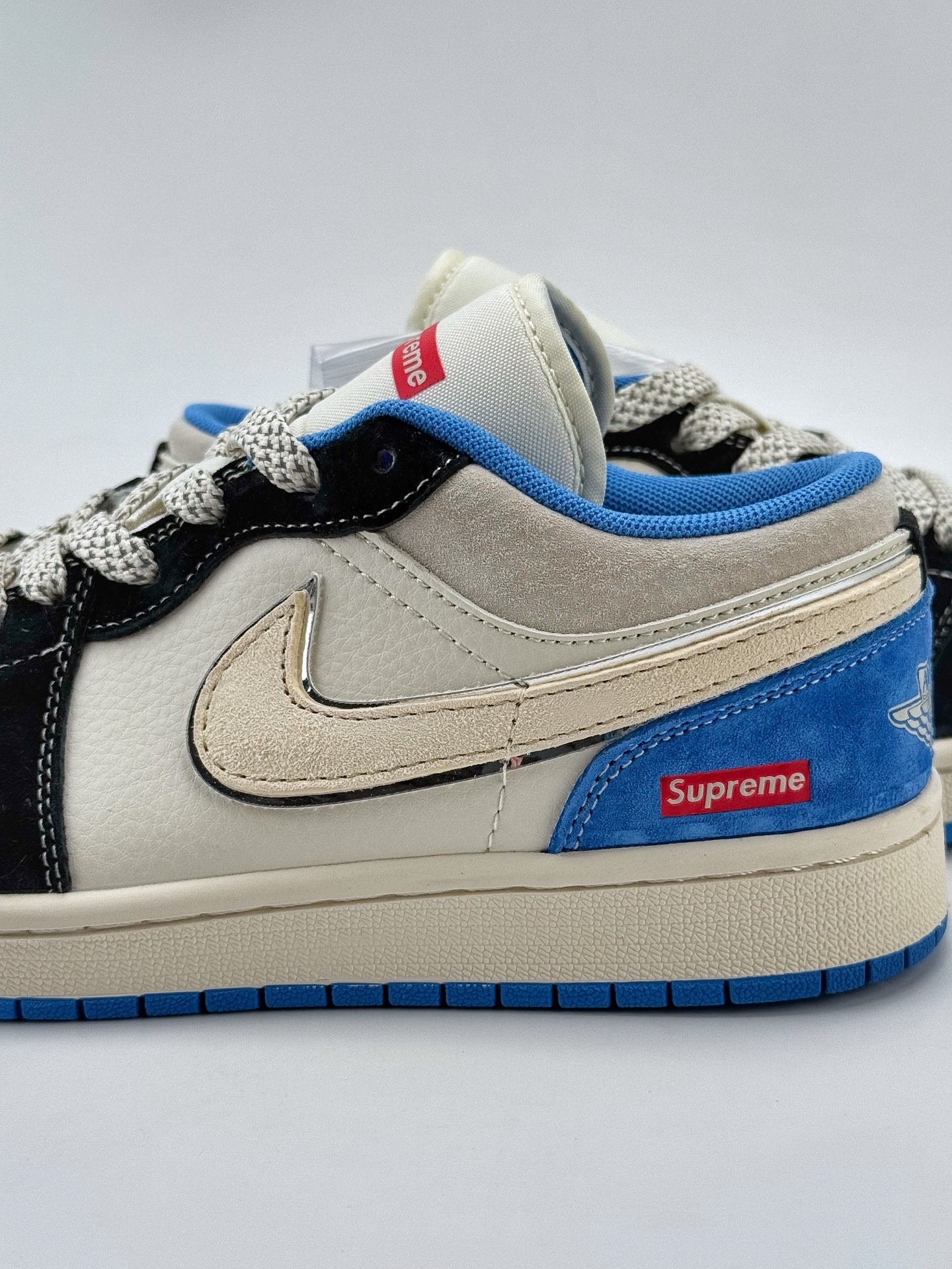 Air Jordan 1 Retro Low x Supreme 白灰蓝小钩满天星 XX3318-501