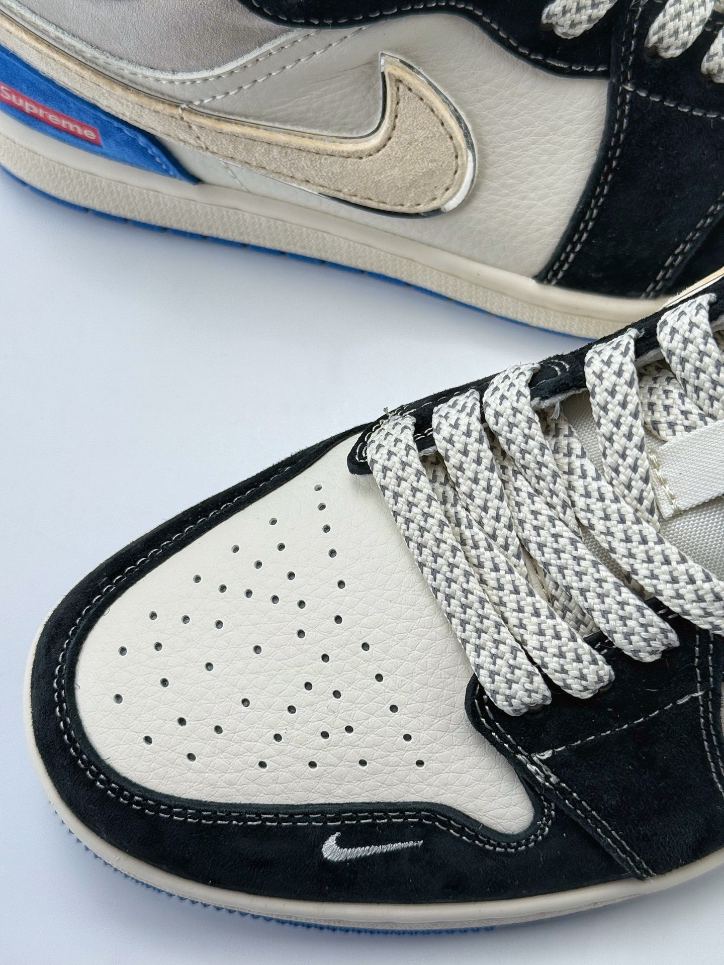 Air Jordan 1 Retro Low x Supreme 白灰蓝小钩满天星 XX3318-501