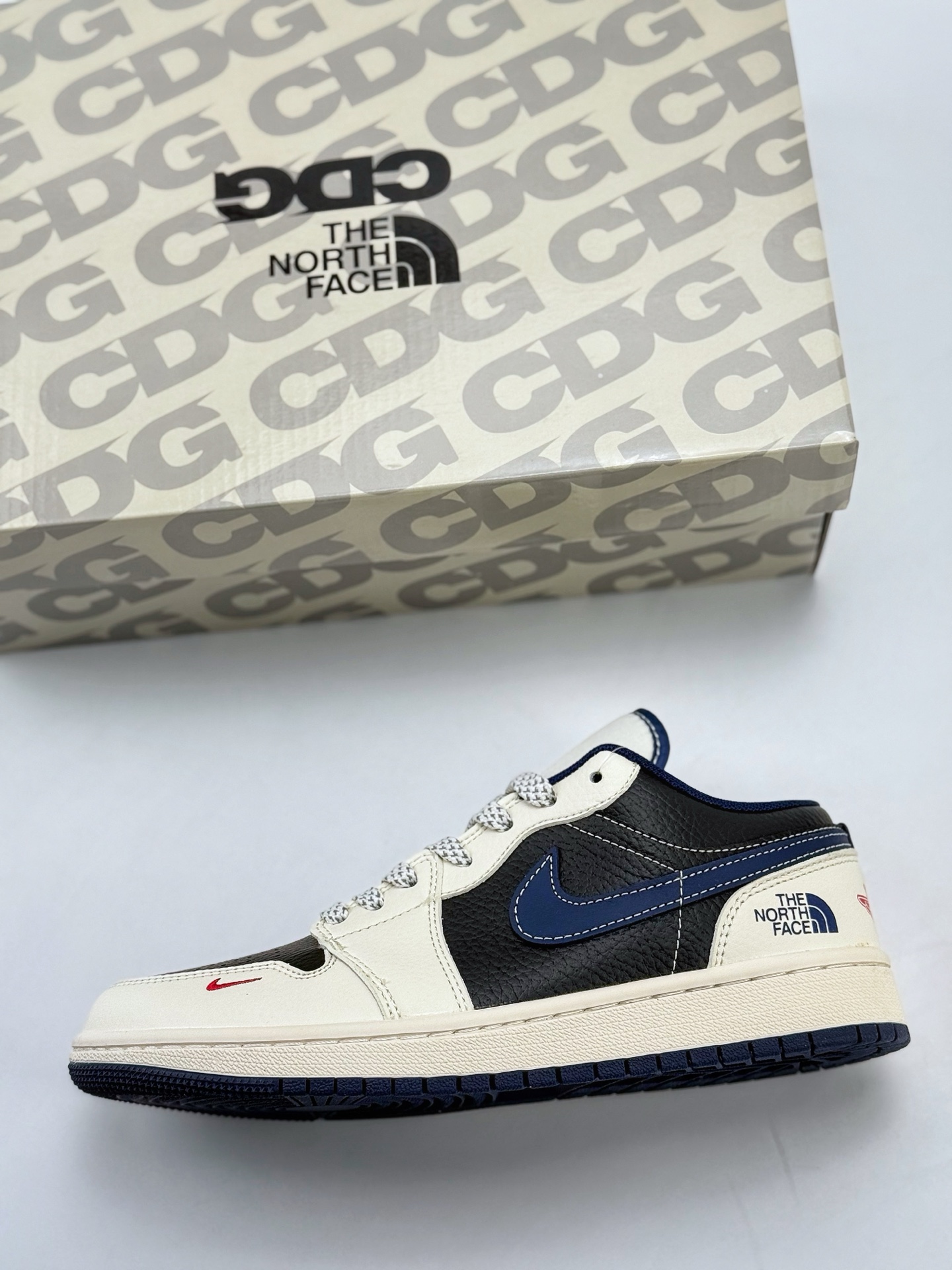 Air Jordan 1 Retro Low x The North Face 白黑蓝小钩满天星  XS6086-002