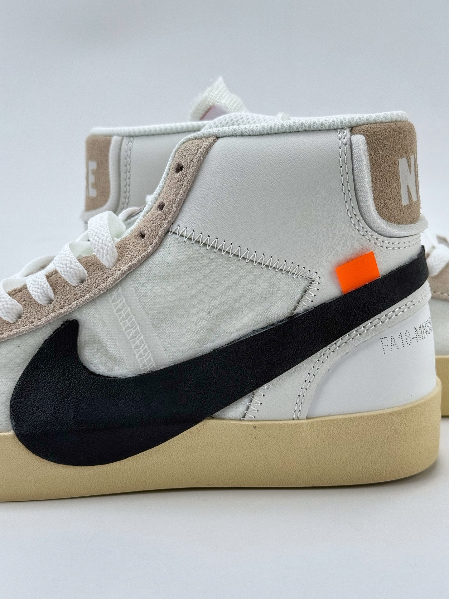 Nike Blazer Wolf x OFF-WHITE ”The The” 米白 AA3832-100