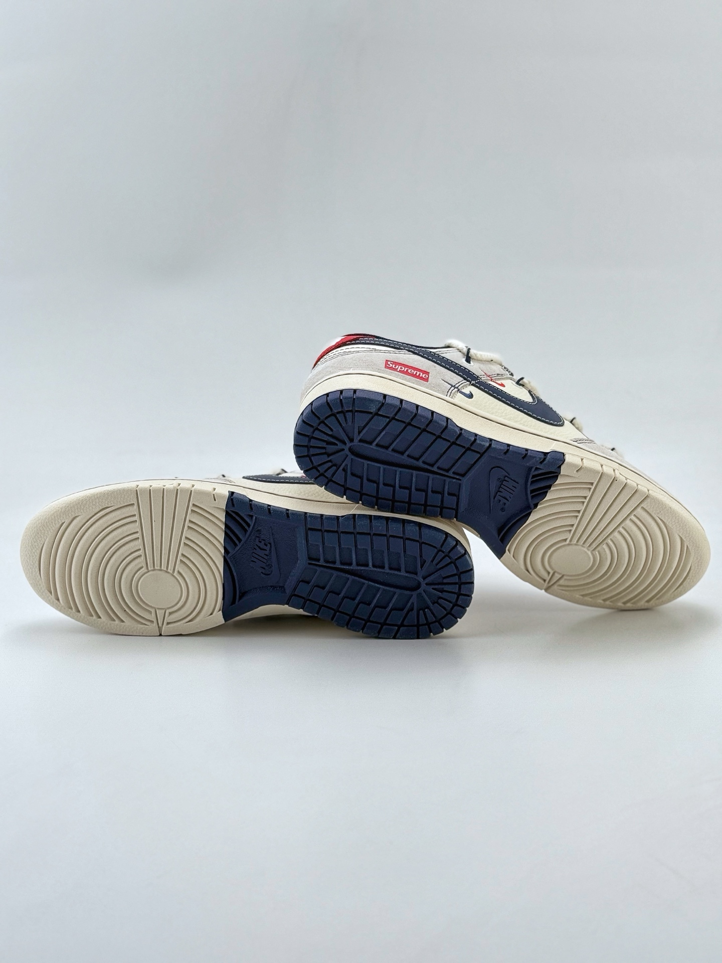 Nike SB Dunk Low x Supreme 白蓝红三小钩绑带满天星  YX5066-235