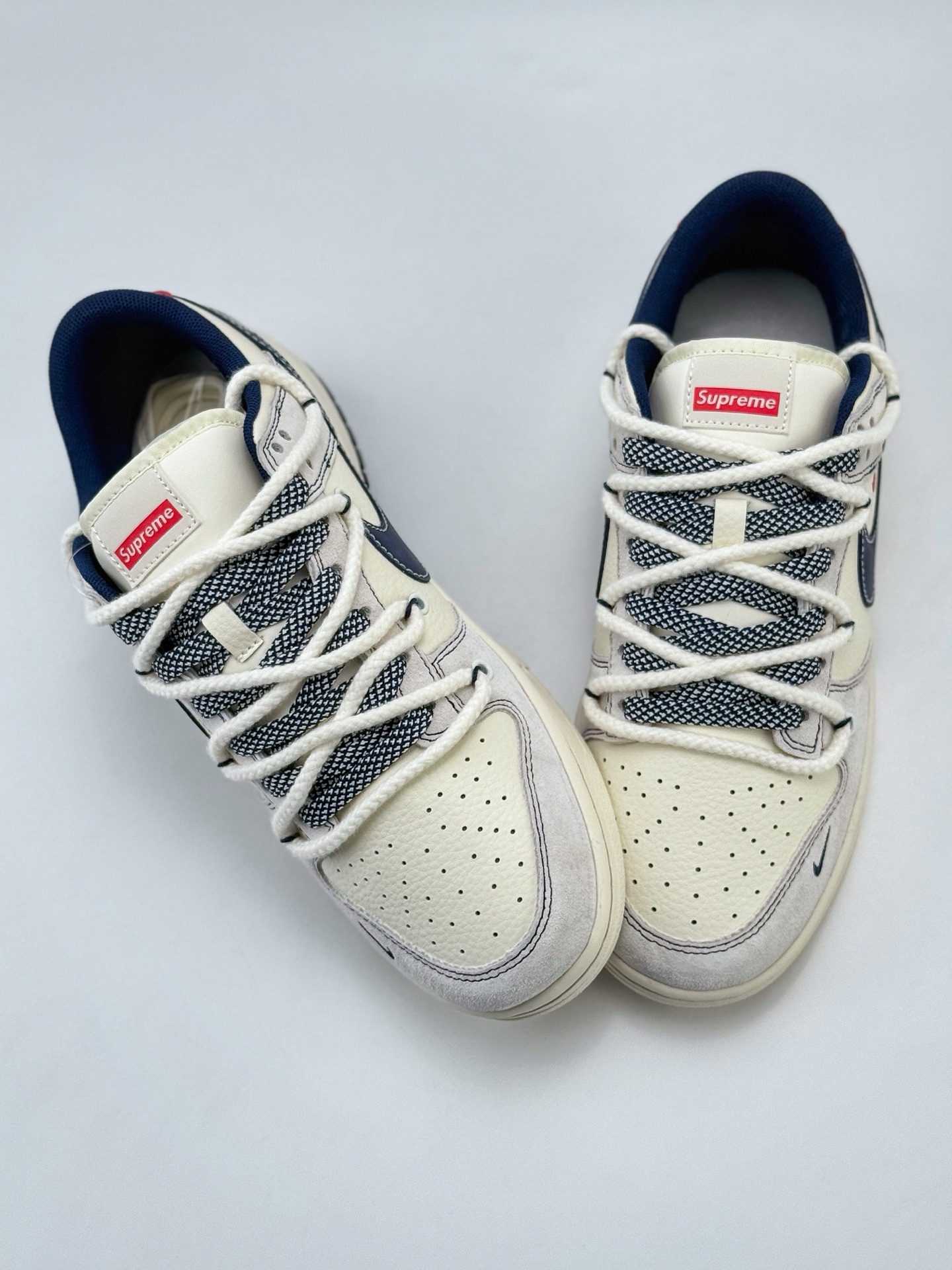 Nike SB Dunk Low x Supreme 白蓝红三小钩绑带满天星  YX5066-235