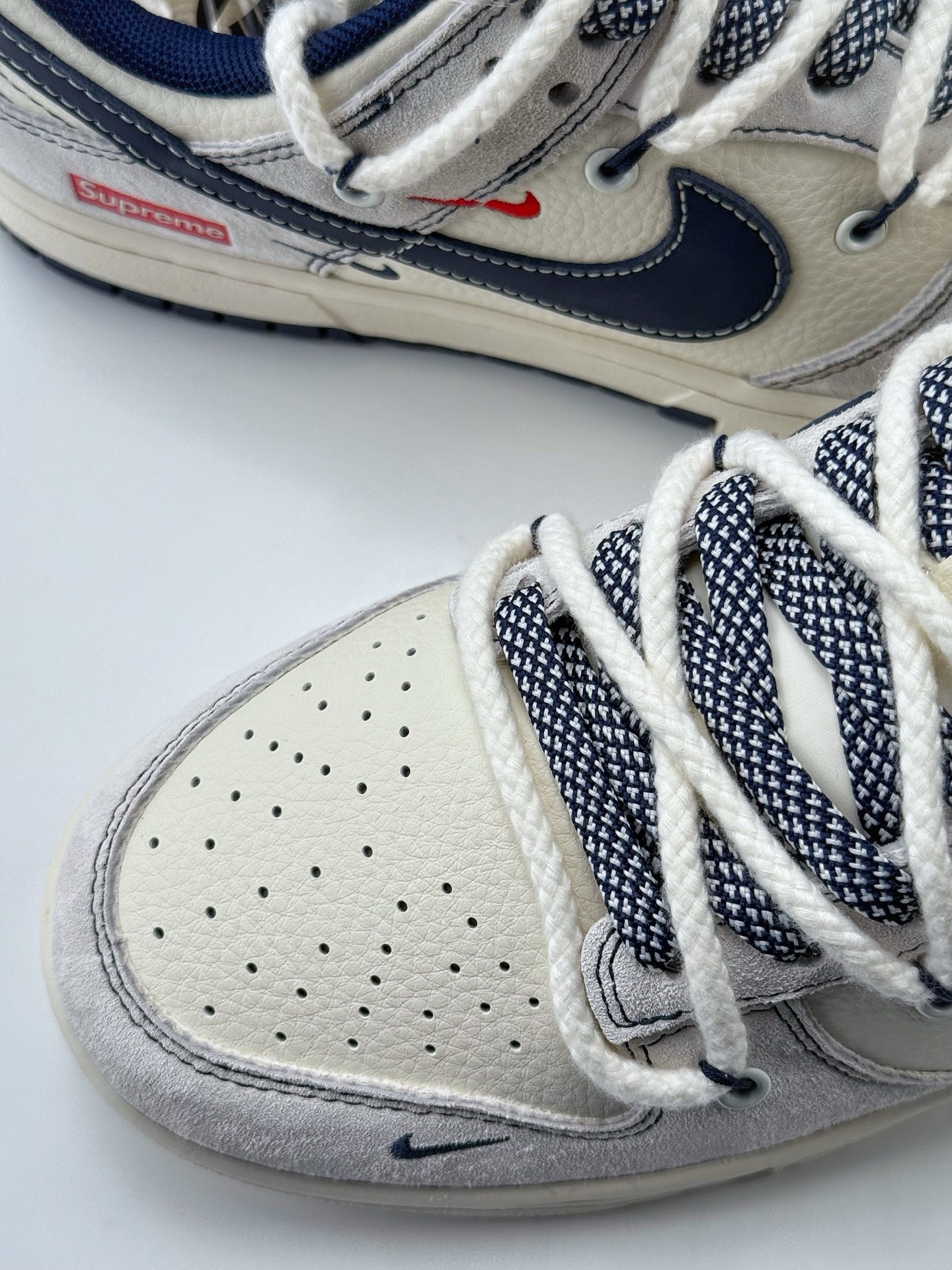 Nike SB Dunk Low x Supreme 白蓝红三小钩绑带满天星  YX5066-235