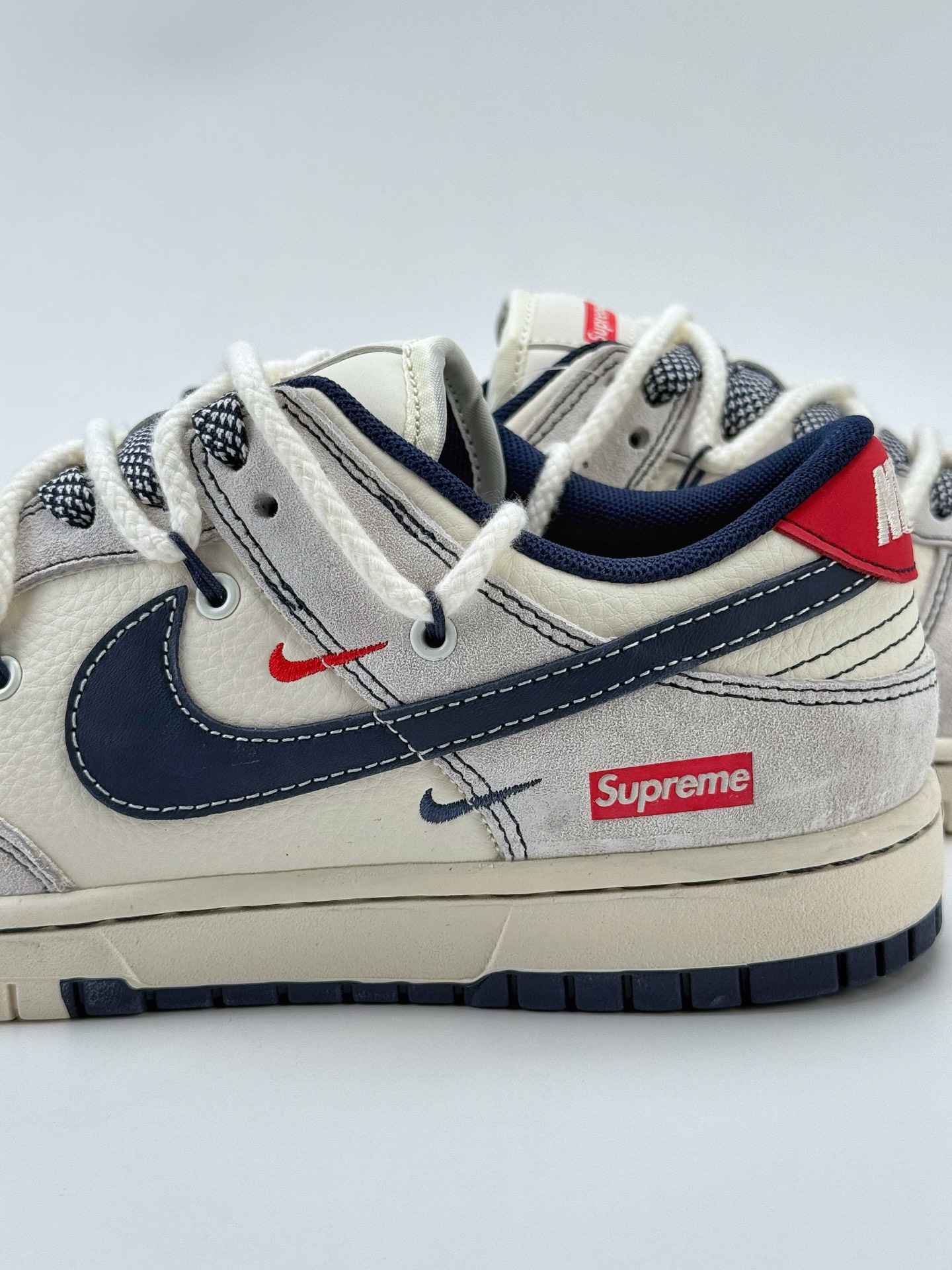 Nike SB Dunk Low x Supreme 白蓝红三小钩绑带满天星  YX5066-235